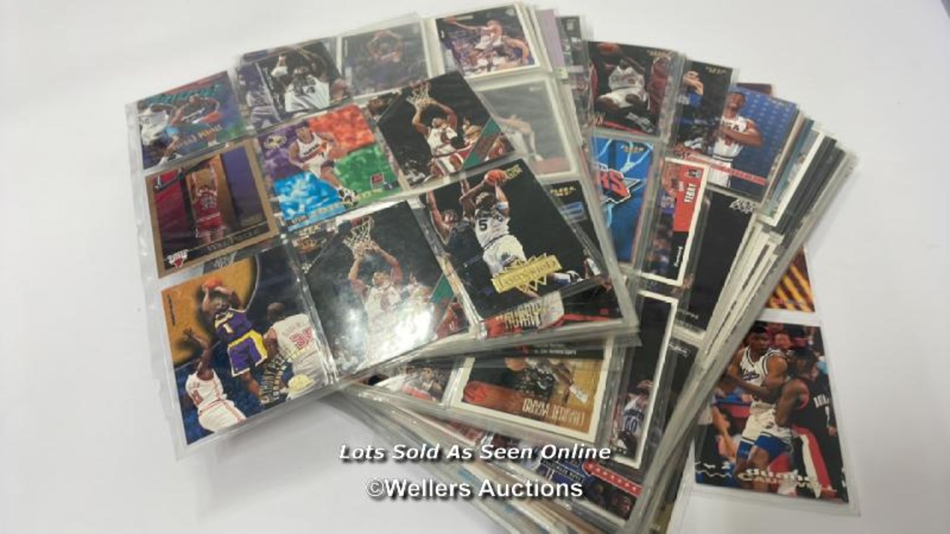 Basket Ball - 391 collectable basket ball cards by Topps Upper Deck and Skybox including Michael - Bild 20 aus 24