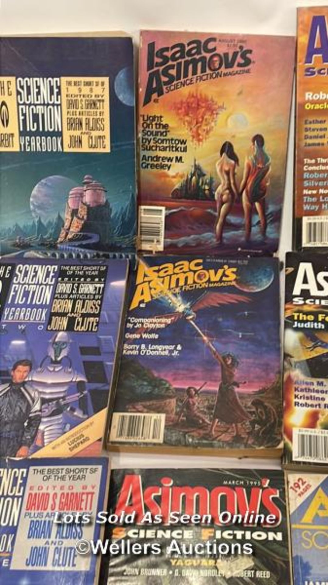 A large collection of Sci-Fi paperback books mainly Isaac Asimov with Science Fiction Analog and - Image 3 of 10