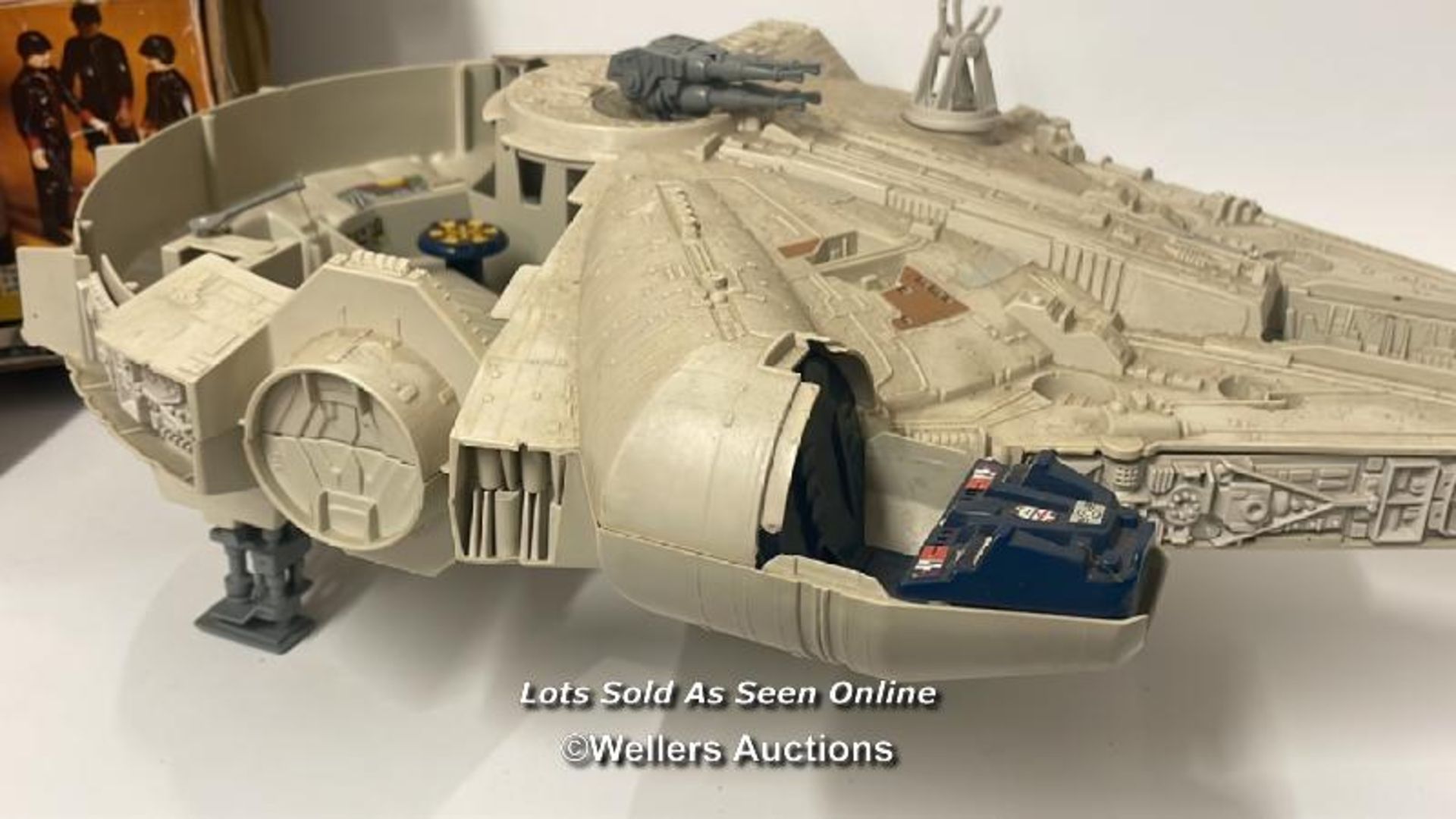 Palitoy vintage Return of the Jedi Millenium Falcon vehicle, with original training ball and floor - Image 9 of 11
