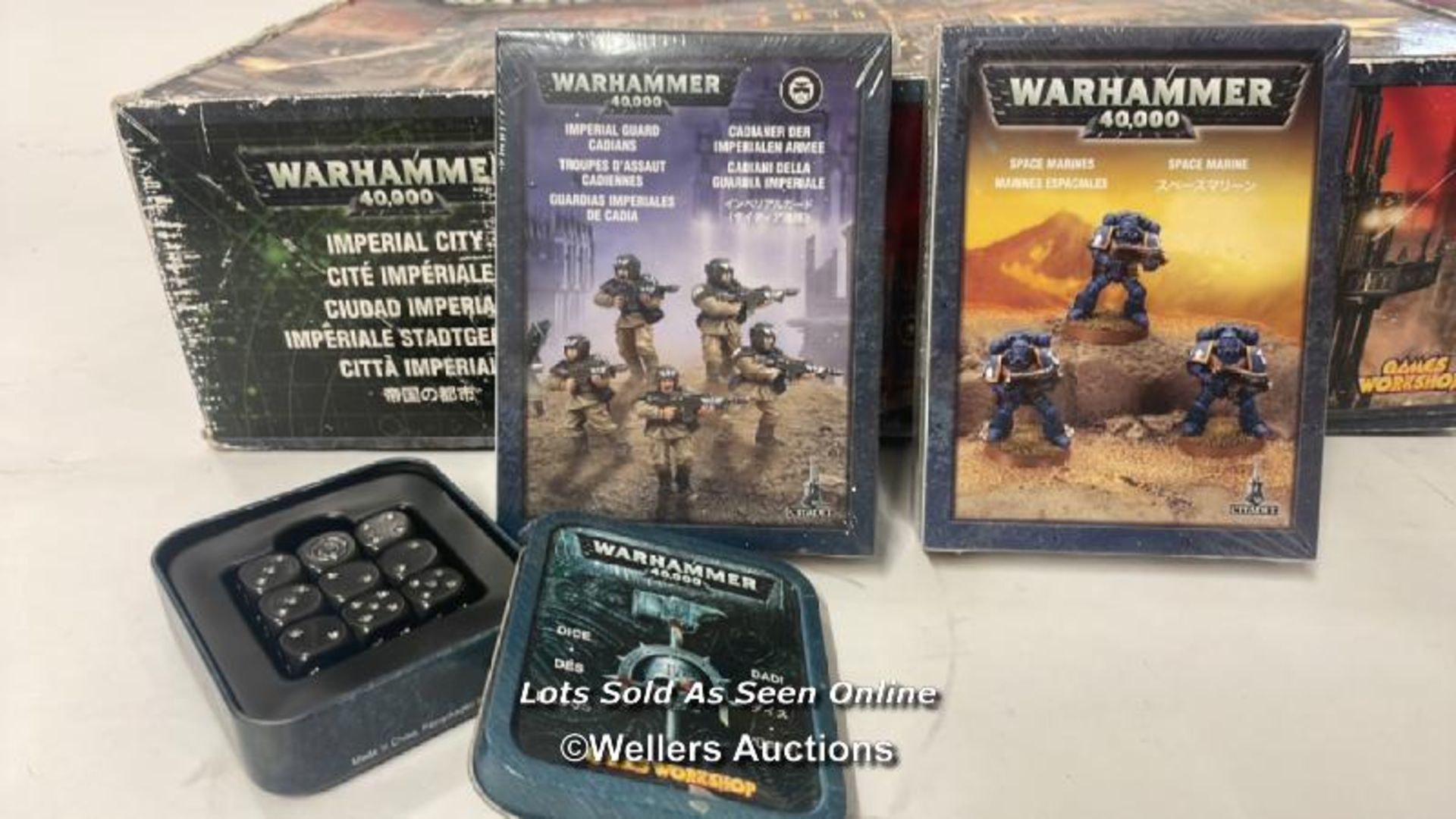 Games Workshop Warhammer 40,000 Imperial City, opened but unused with two sealed sets of figures, - Bild 4 aus 14