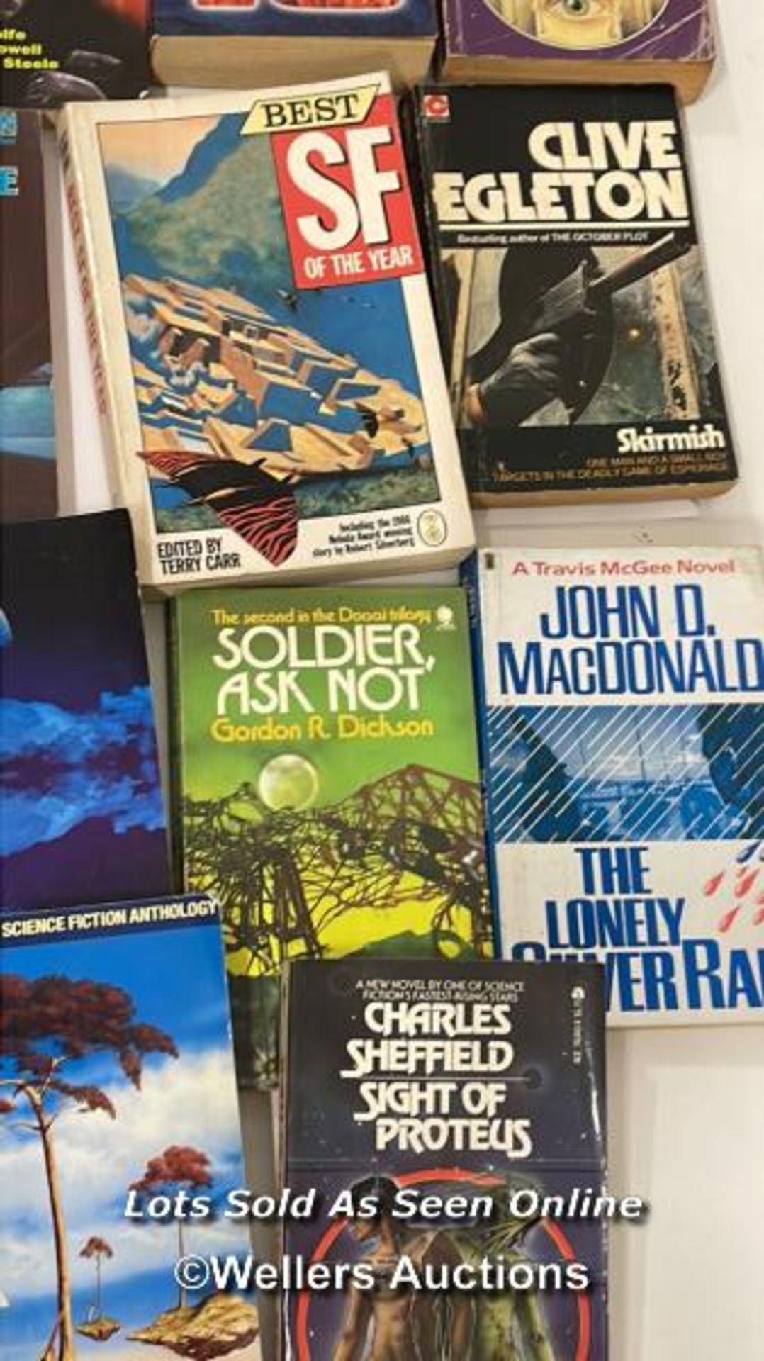 A large collection of Sci-Fi paperback books mainly Isaac Asimov with Science Fiction Analog and - Bild 7 aus 10
