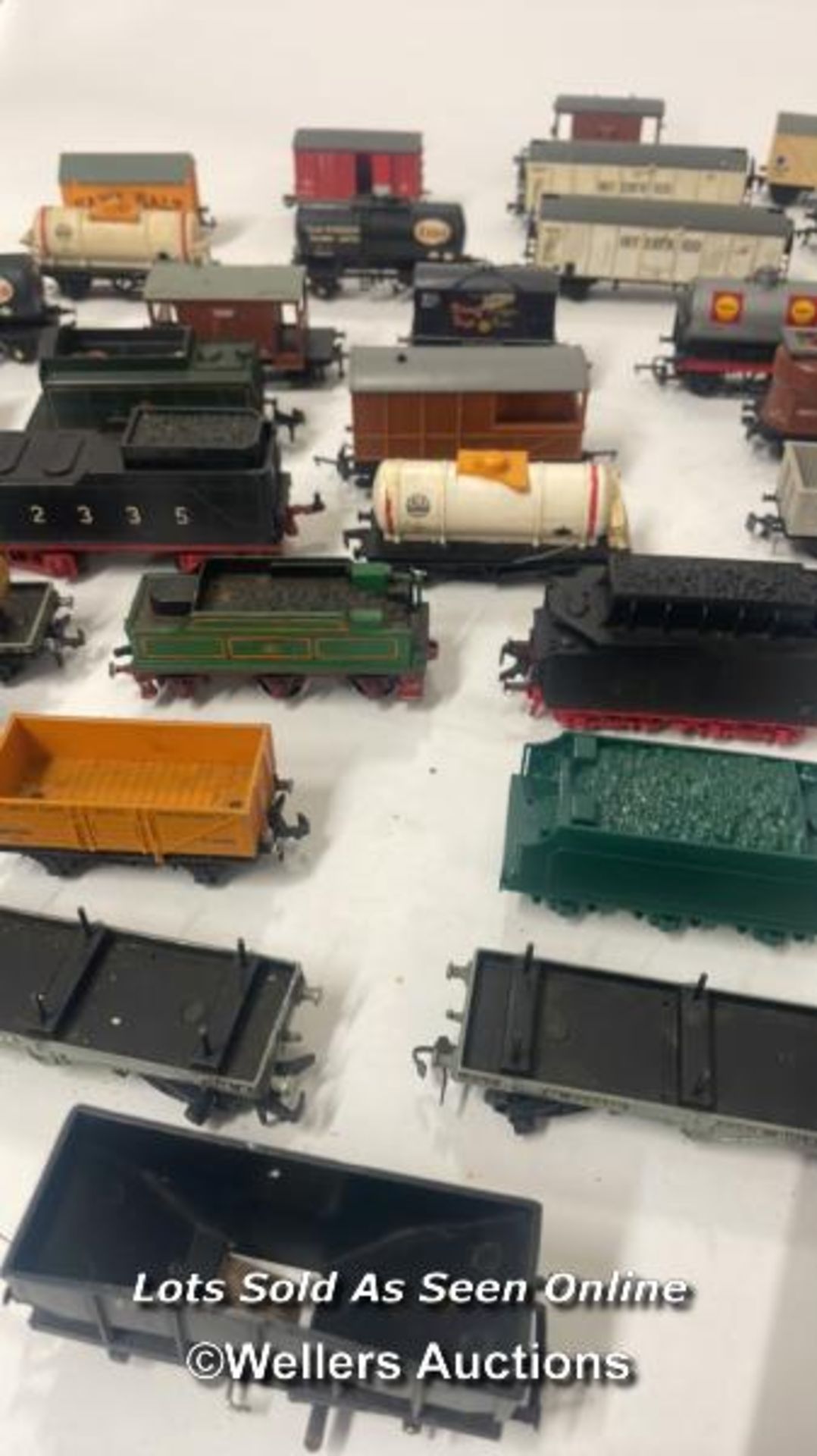 Large collection of unboxed railway cars and parts - Image 3 of 6