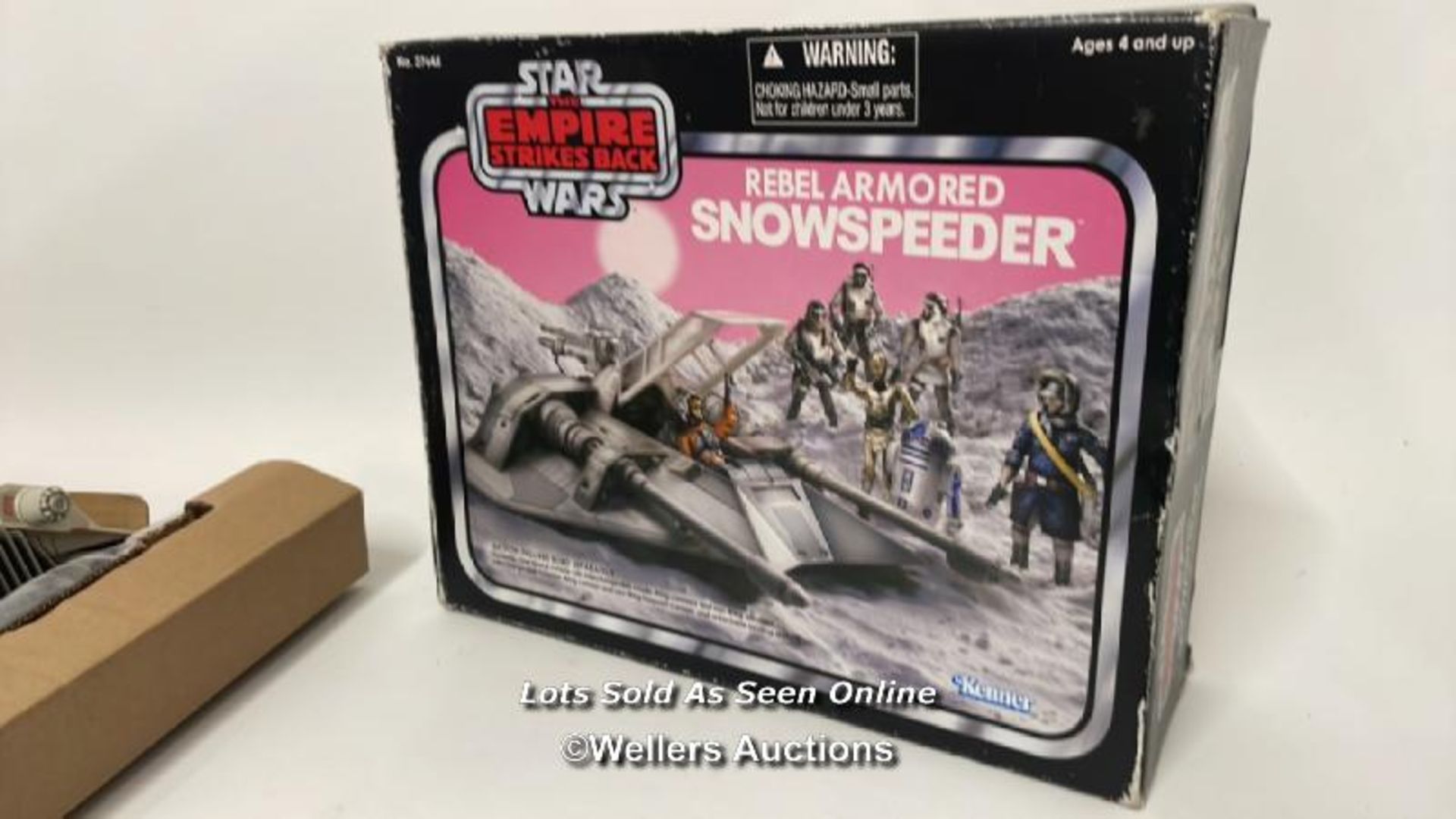 Hasbro The Vintage Collection Empire Strikes Back Rebel Snowspeeder vehicle 2010 edition, mint in - Image 6 of 6
