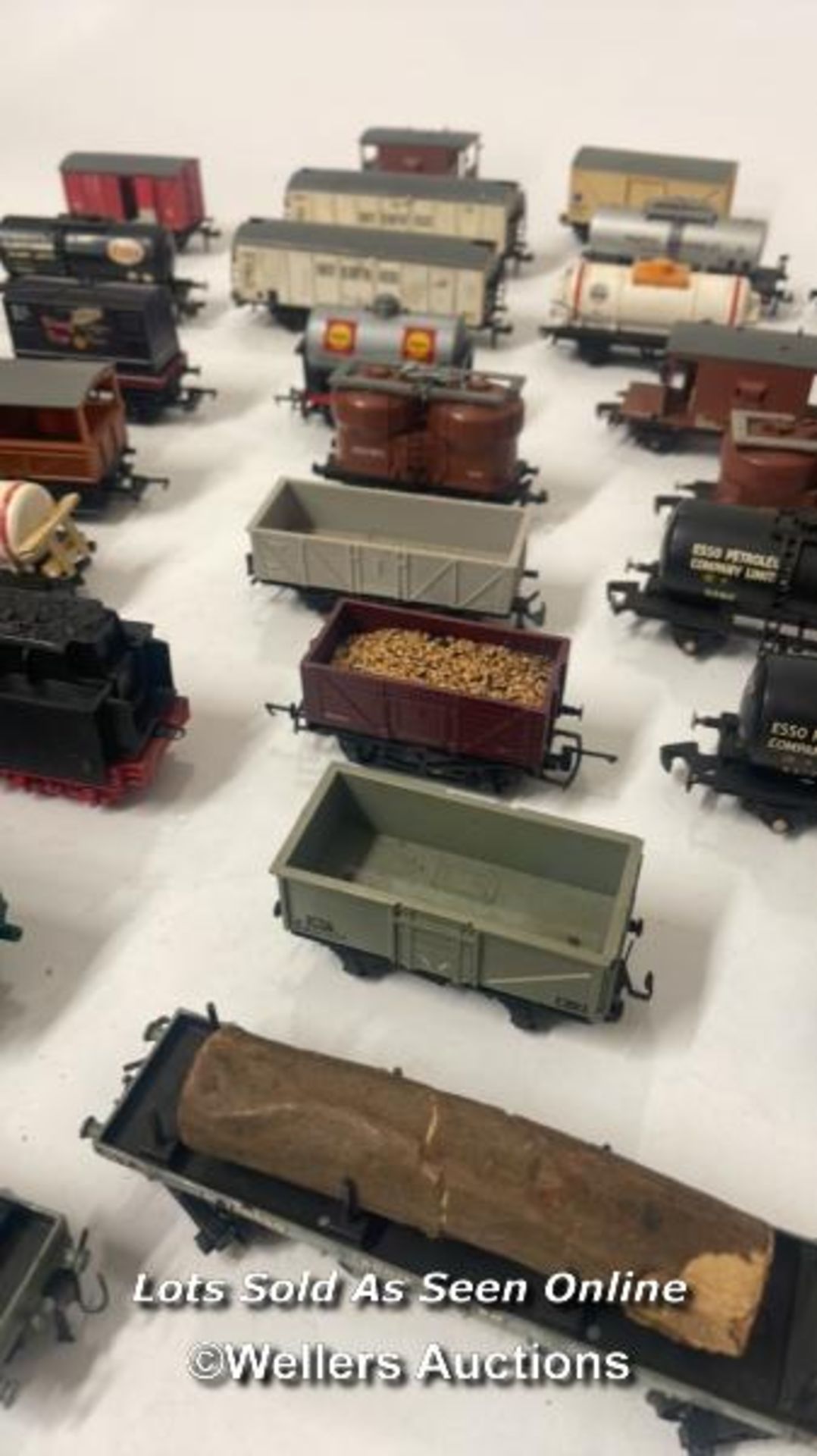Large collection of unboxed railway cars and parts - Image 4 of 6