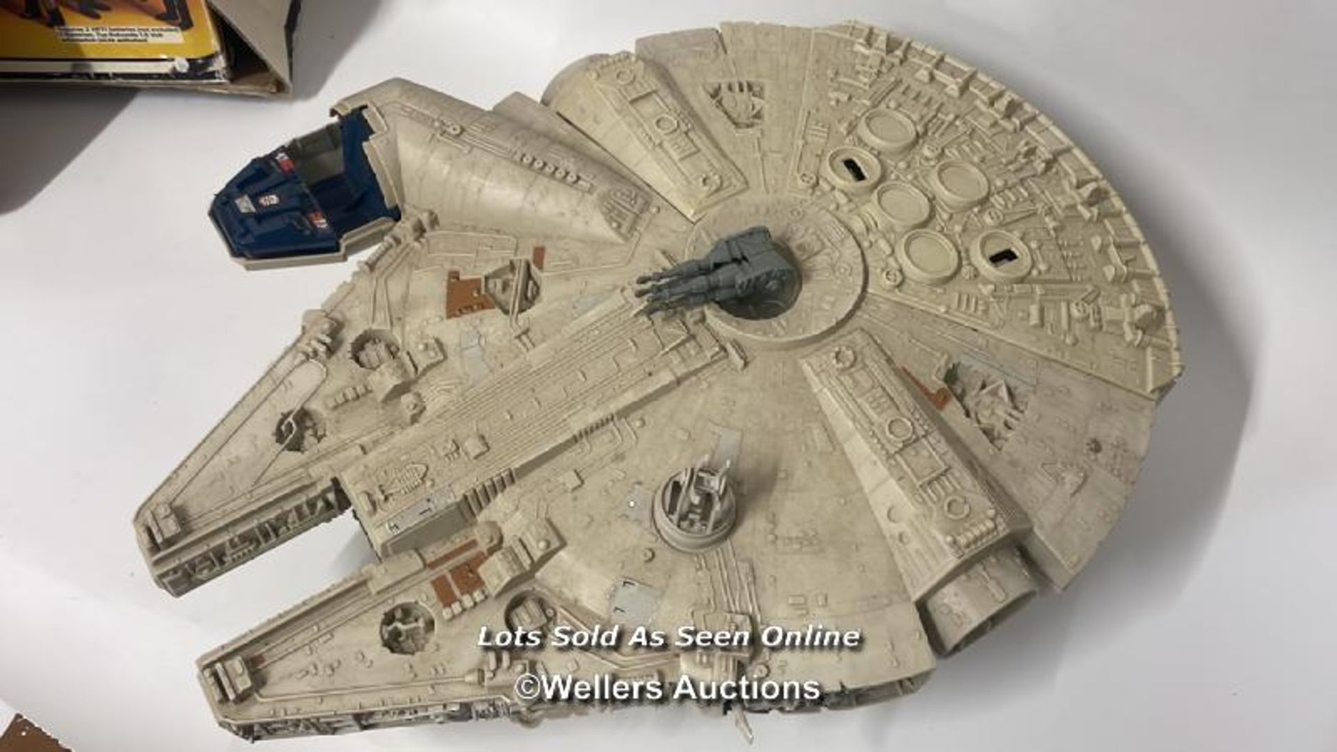 Palitoy vintage Return of the Jedi Millenium Falcon vehicle, with original training ball and floor - Image 2 of 11