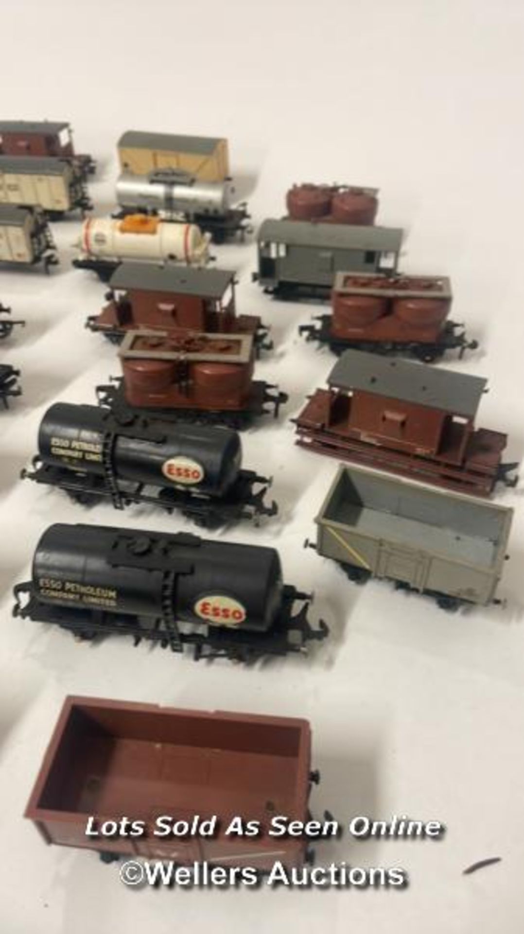 Large collection of unboxed railway cars and parts - Image 5 of 6