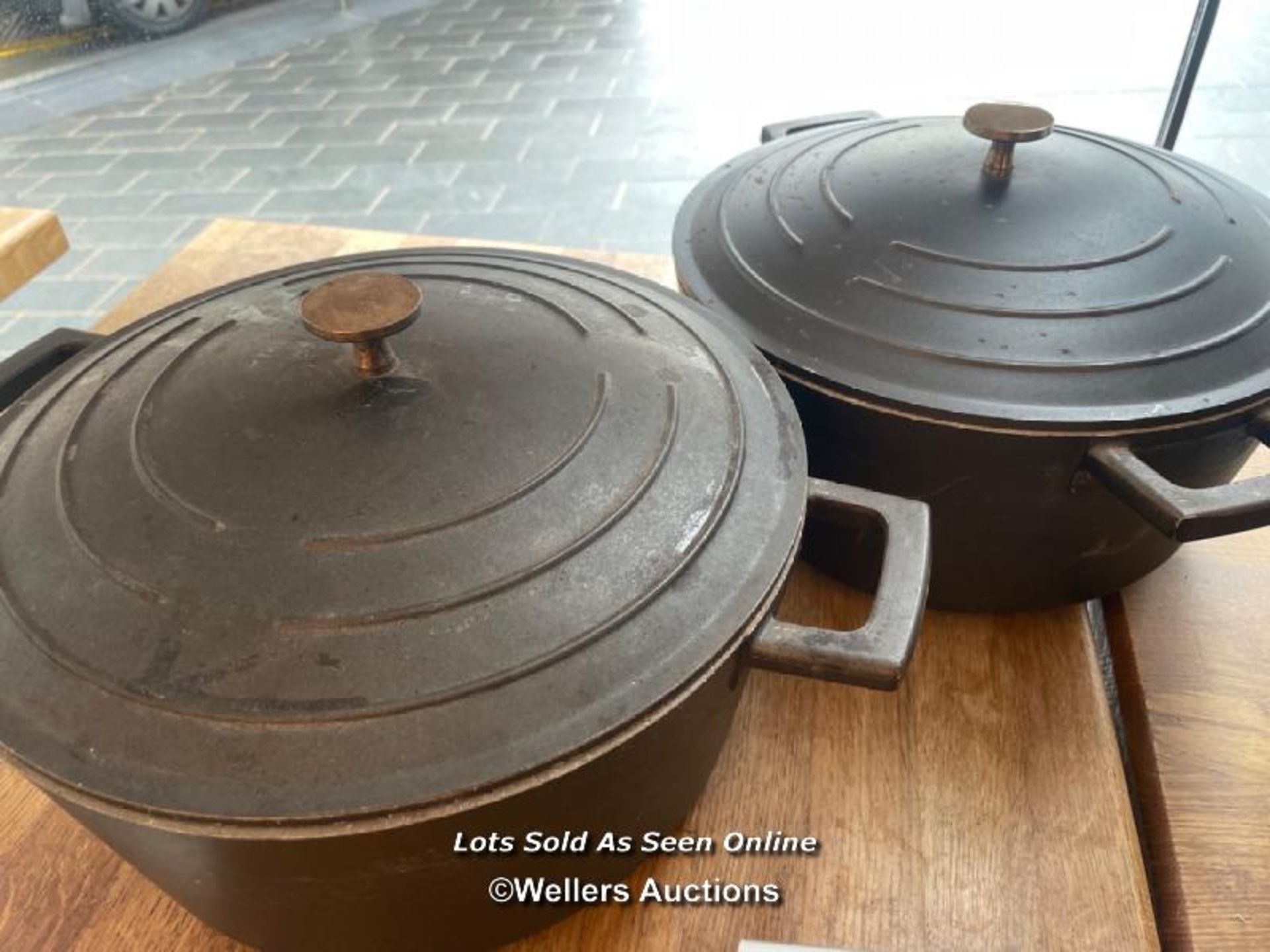 ASSORTED PANS, BAKING TINS ETC / THE LOTS IN THIS AUCTION ARE LOCATED IN WOKING, SURREY. PLEASE - Image 2 of 2