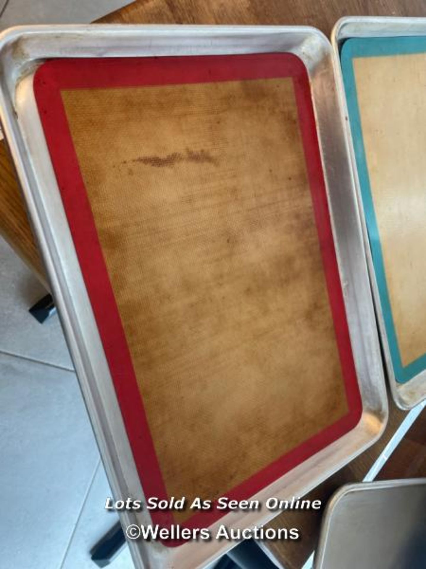 X6 TRAYS AND X3 CLIP BOARDS - INC. X4 LARGE TRAYS -66CM L X 45CM W / THE LOTS IN THIS AUCTION ARE - Image 2 of 3