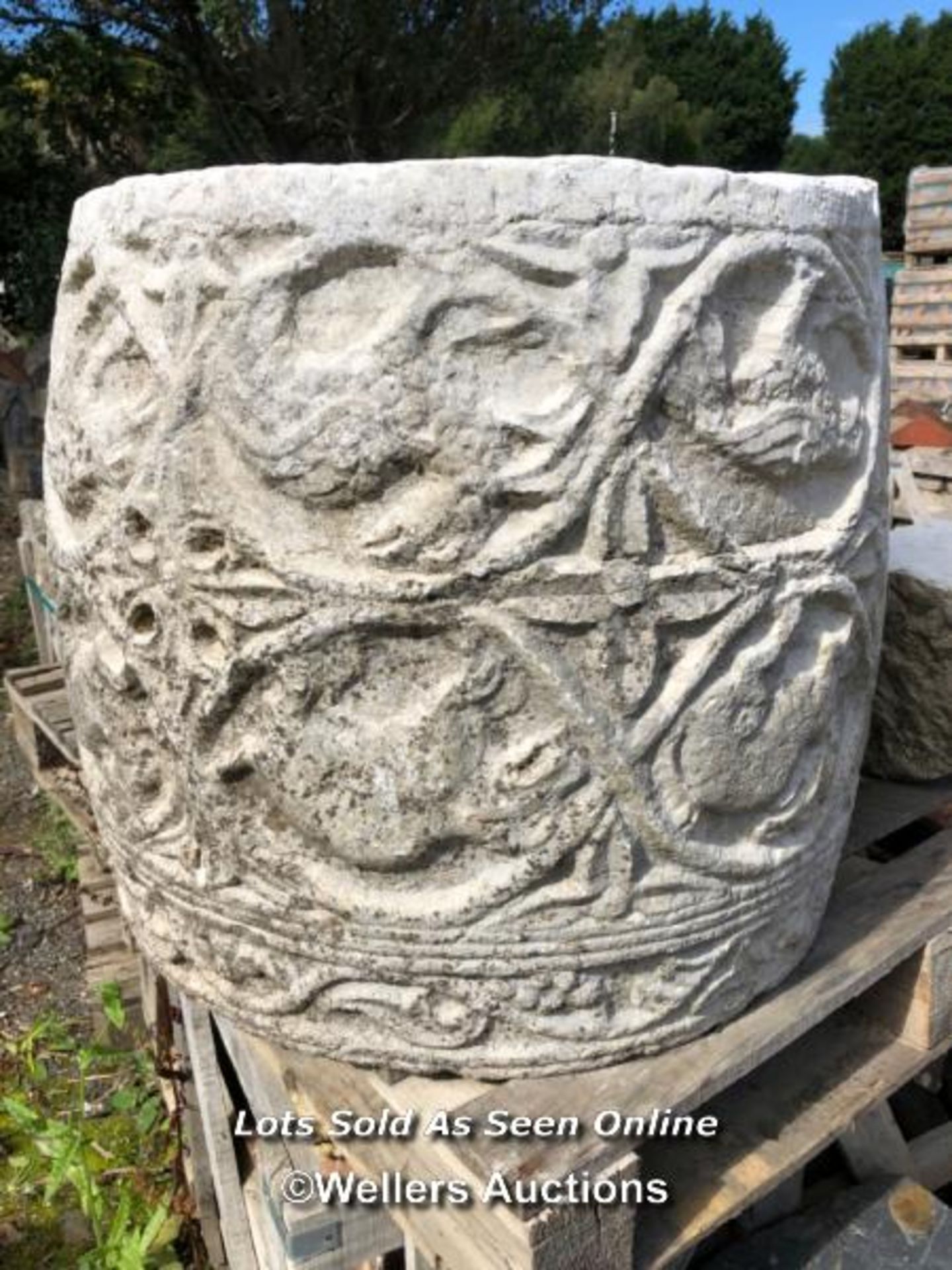 (NO VAT) CONCRETE WELL POT, PREVIOUSLY REPAIRED AND IN NEED OF FUTURE RESTORATION, 59CM (H) X 62CM - Image 2 of 3