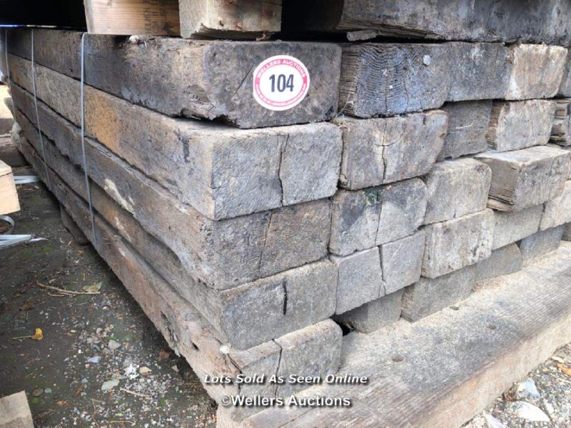 (NO VAT) PACK OF 20X RECLAIMED OAK SLEEPERS, VARIOUS SIZES, LARGEST APPROX. 257CM (L) X 23CM (D) X - Image 5 of 7
