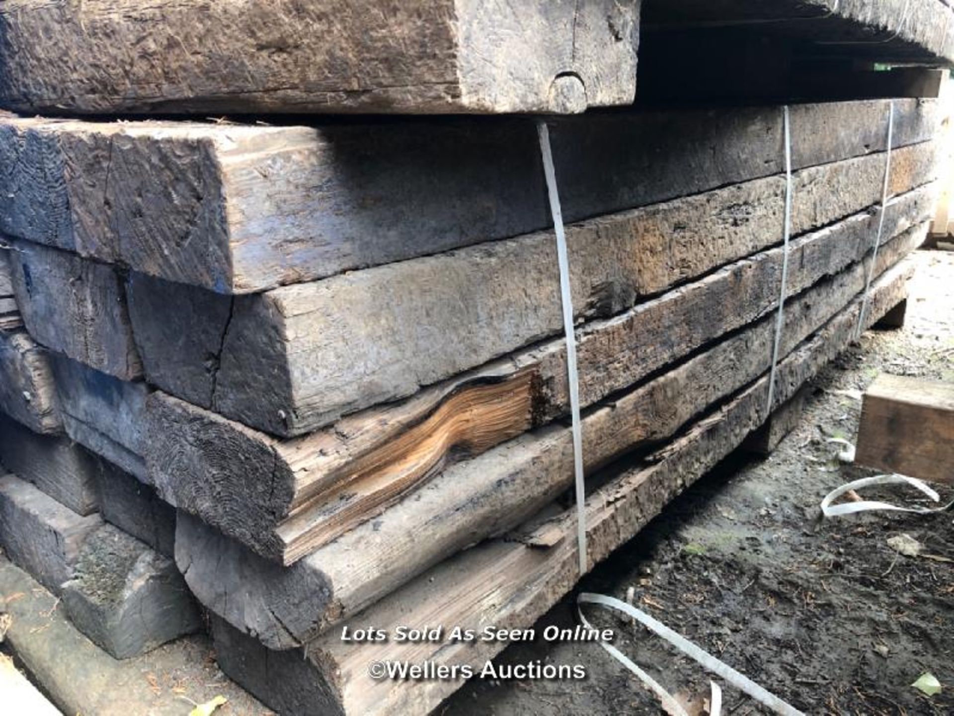 (NO VAT) PACK OF 20X RECLAIMED OAK SLEEPERS, VARIOUS SIZES, LARGEST APPROX. 257CM (L) X 23CM (D) X