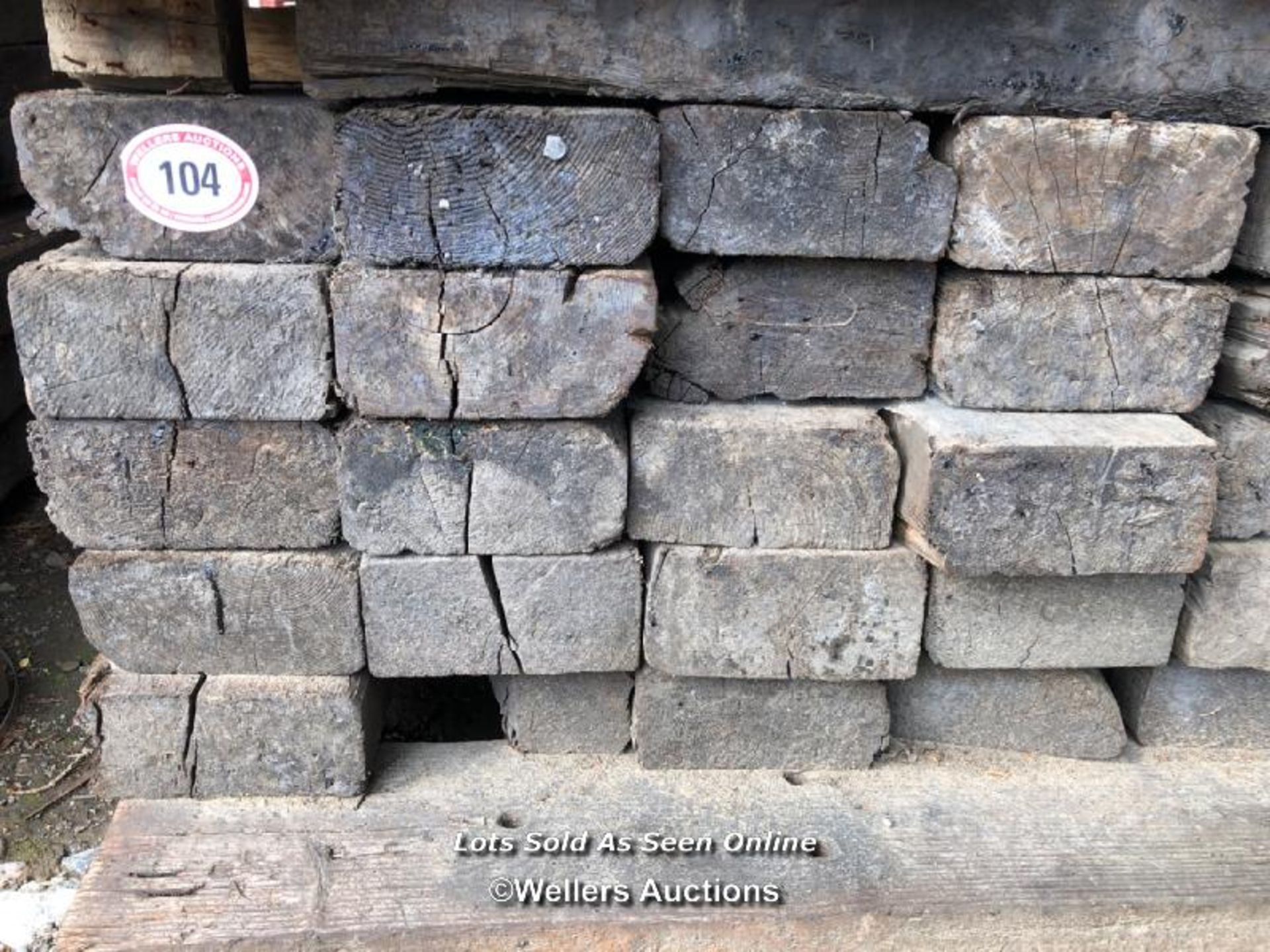 (NO VAT) PACK OF 20X RECLAIMED OAK SLEEPERS, VARIOUS SIZES, LARGEST APPROX. 257CM (L) X 23CM (D) X - Image 2 of 7