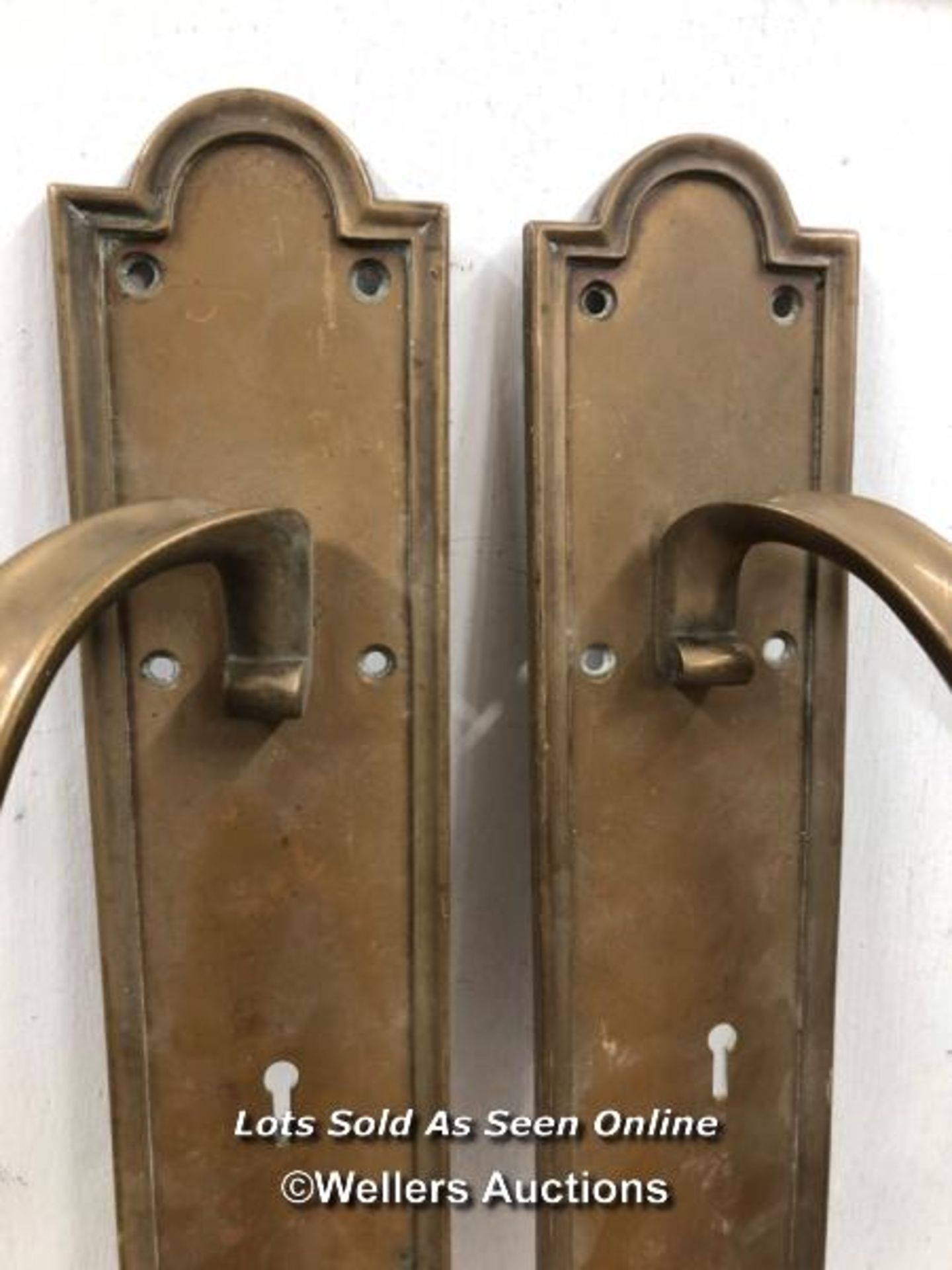 *MATCHING PAIR OF BRASS PULL HANDLES WITH KEY HOLE INSERTS, MOUNTED AGAINST BACK PLATE WITH RAISED - Image 2 of 3