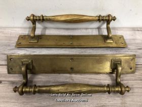 *MATCHING PAIR OF ORNATE BRASS PULL HANDLES, MOUNTED AGAINST BORDERED RECTANGULAR BACK PLATE, 38.5CM