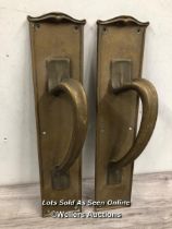 *MATCHING PAIR OF BRASS PULL HANDLES, MOUNTED AGAINST RECTANGULAR BACK PLATE WITH DECORATIVE TOP