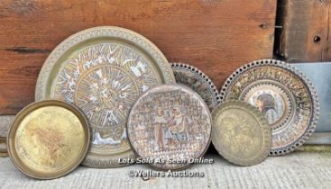 COLLECTION OF ORIENTAL BRASS CHARGERS AND PLATES, DIA OF LARGEST 50CM / COLLECTION LOCATION: