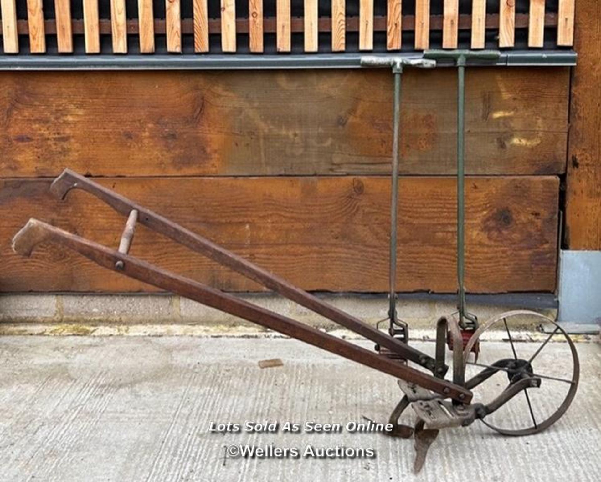 VINTAGE HANDPUSH HOE AND TWO LINING/EDGING TOOLS / COLLECTION LOCATION: PULBOROUGH (RH20), FULL