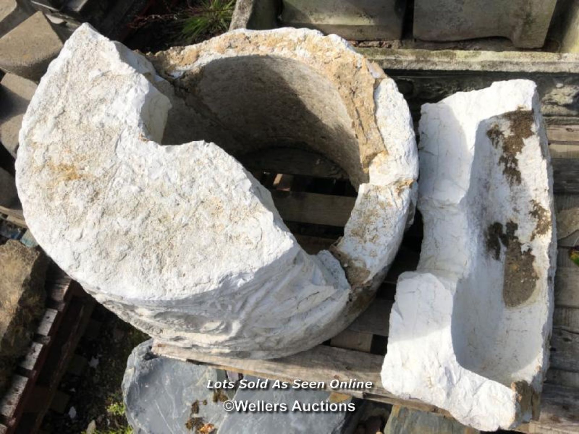 (NO VAT) CONCRETE WELL POT, PREVIOUSLY REPAIRED AND IN NEED OF FUTURE RESTORATION, 59CM (H) X 62CM - Image 3 of 3
