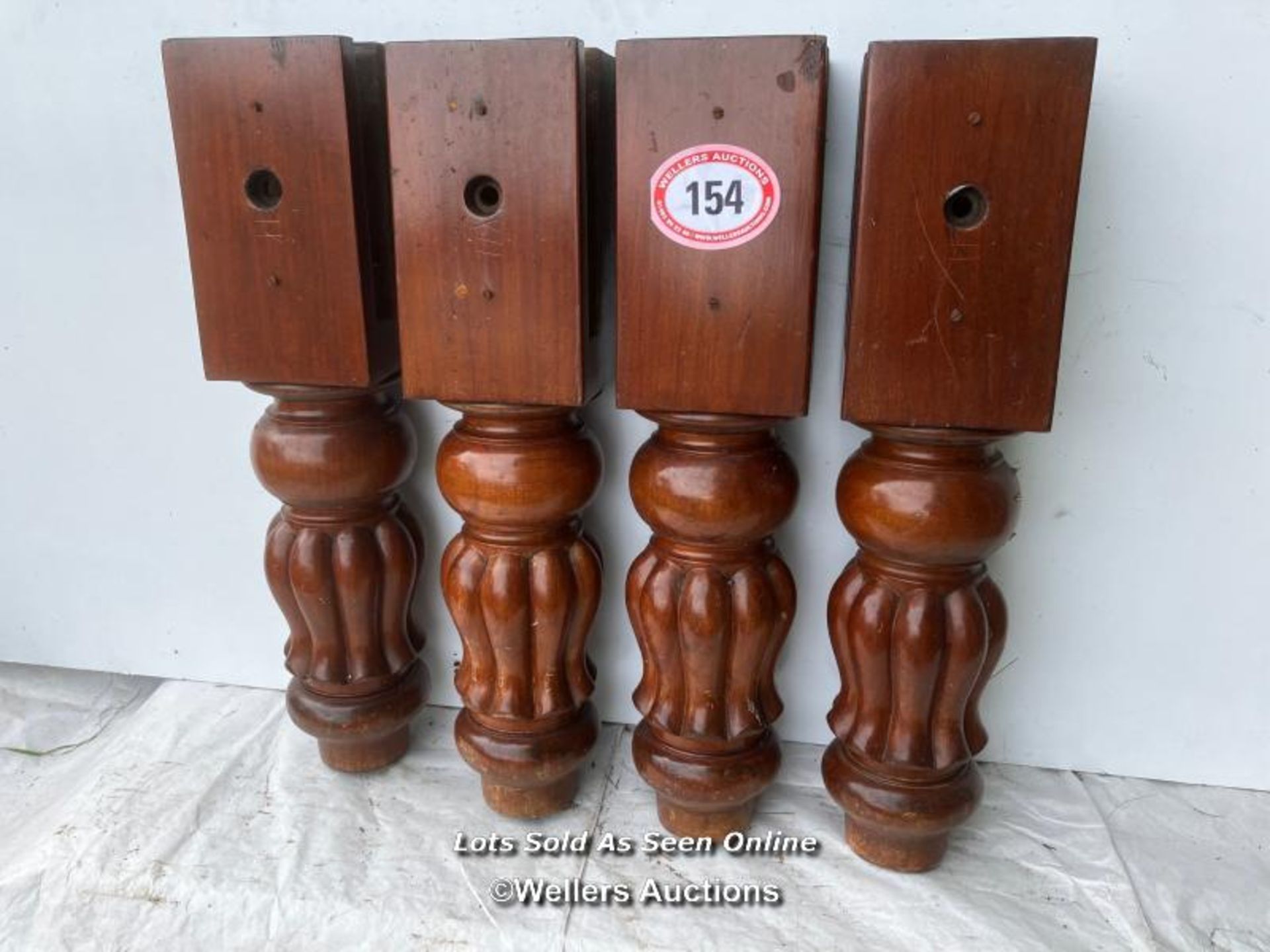 X4 EX-SNOOKER TABLE SLOTTED LEGS IN MAHOGANY (FLUTED TULIP), CIRCA 1890. SIZE 75CM X 16CM X 16CM /