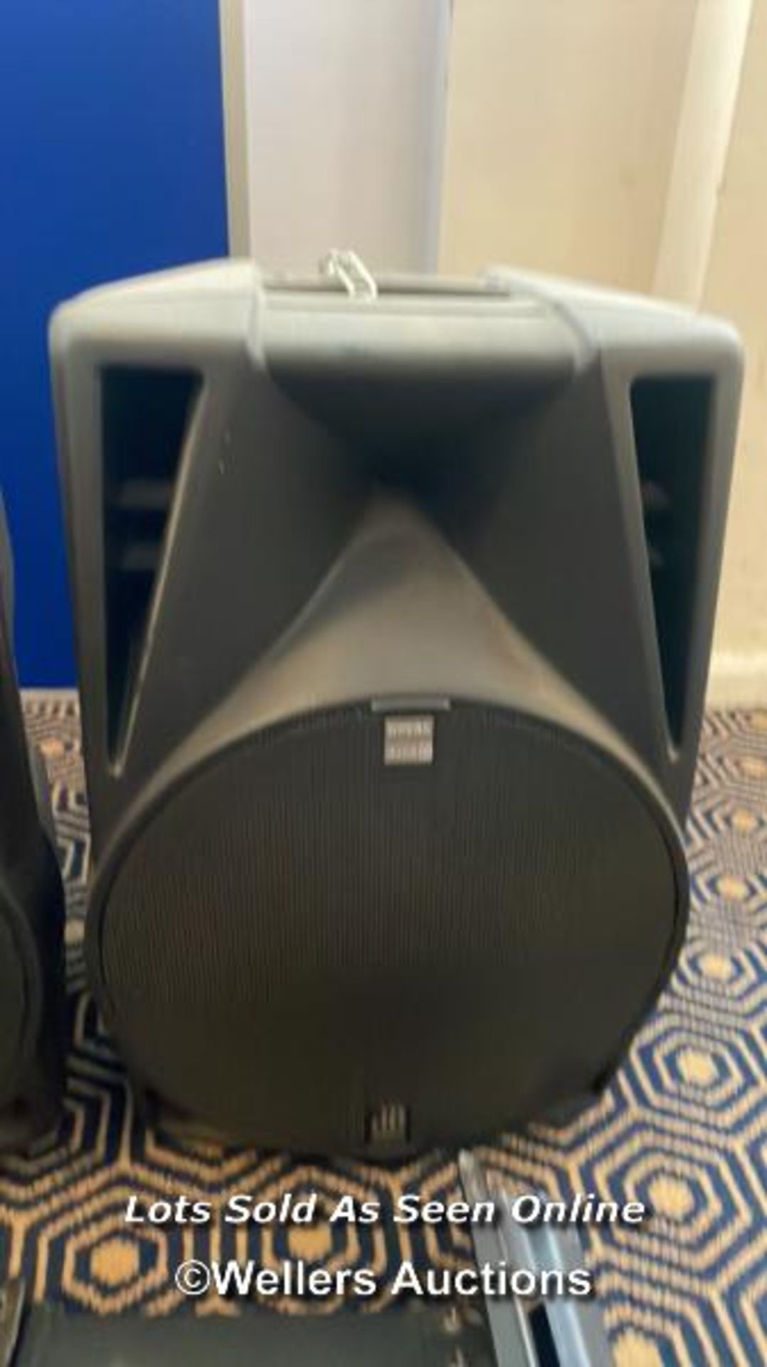 PAIR OF OPERA 402D SPEAKERS, WITH WALL MOUNTS, 63CM (H) X 40CM (W) / COLLECTION LOCATION: OLD WOKING - Bild 3 aus 5