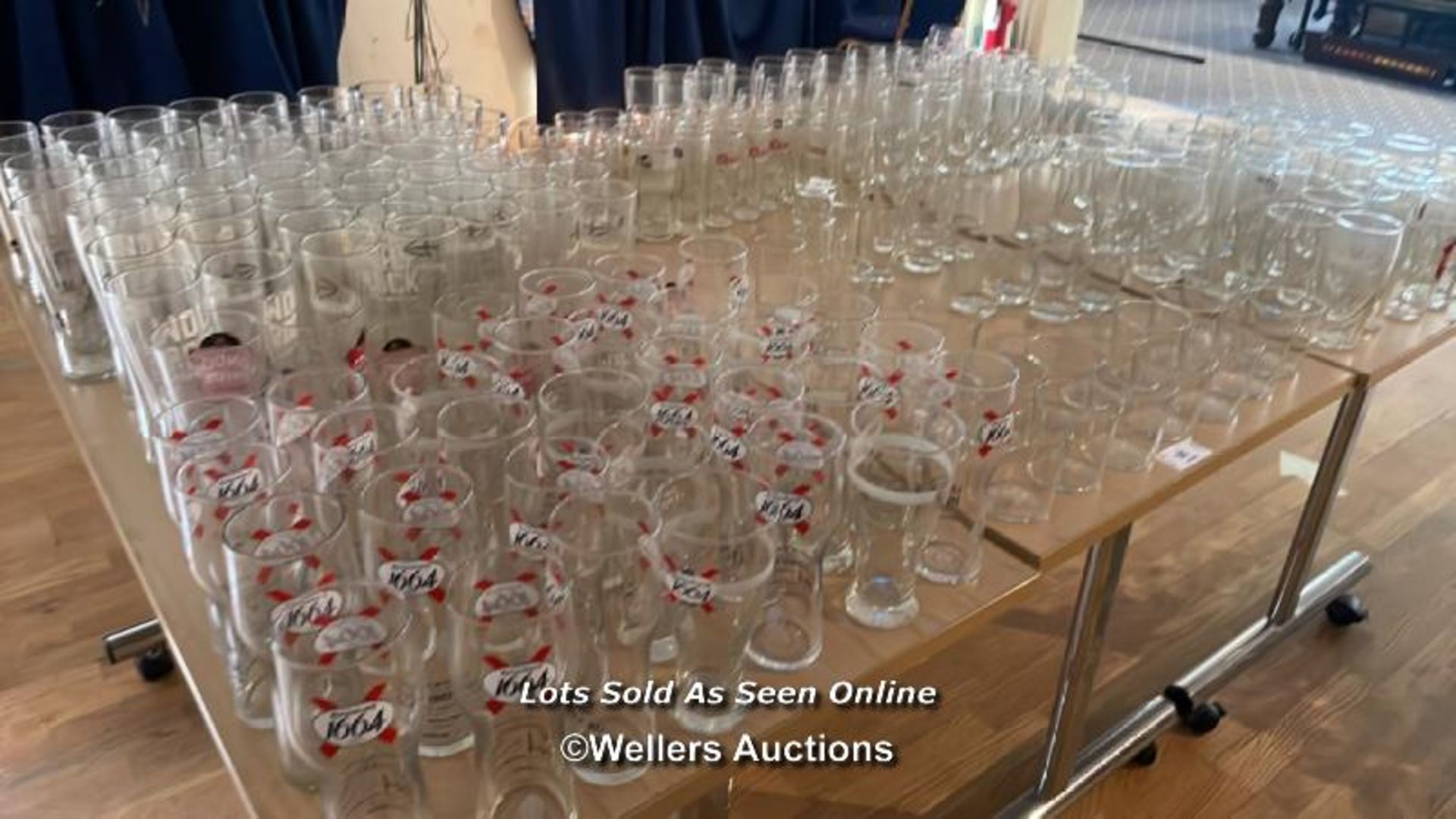 APPROX. 150X PINT AND DRINKING GLASSES / COLLECTION LOCATION: OLD WOKING DISTRICT RECREATION CLUB,