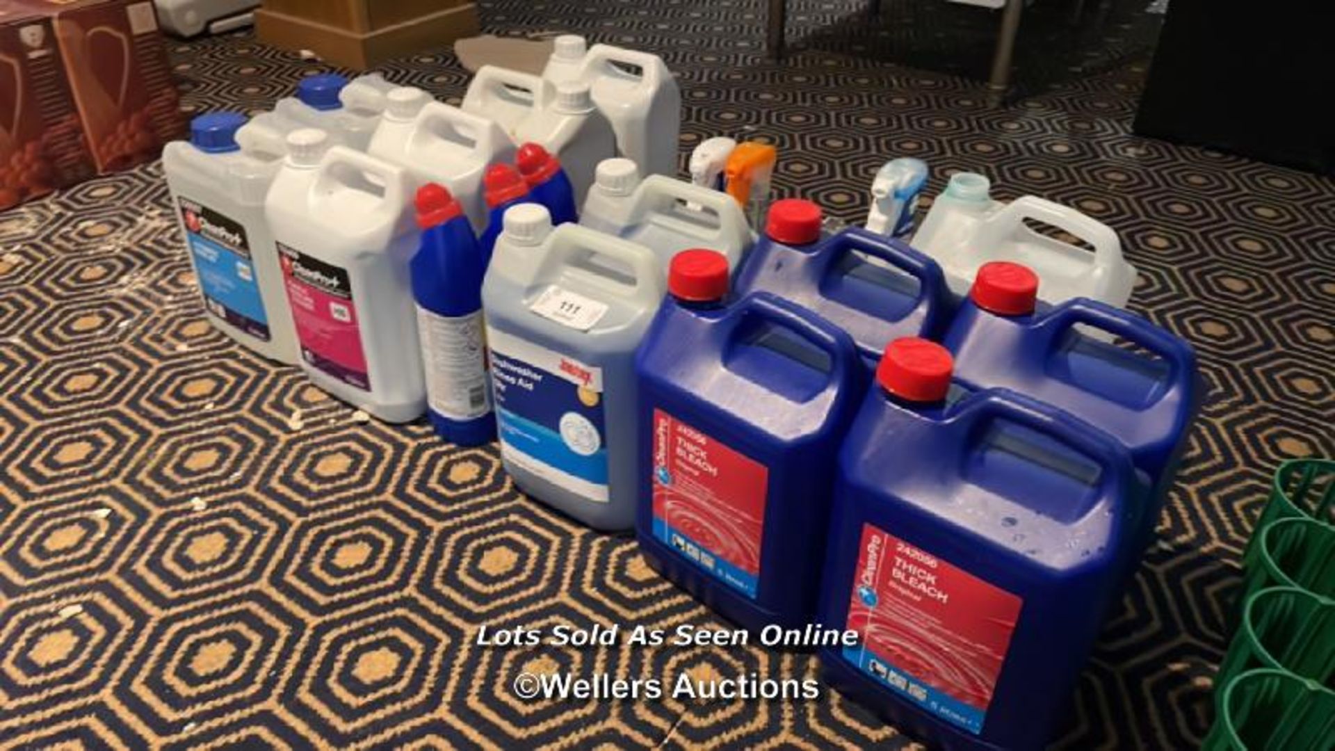 LARGE QUANTITY OF CLEANING LIQUIDS INCL. BLEACH, DISHWASHER RINSE AID AND BEER LINE CLEANER /