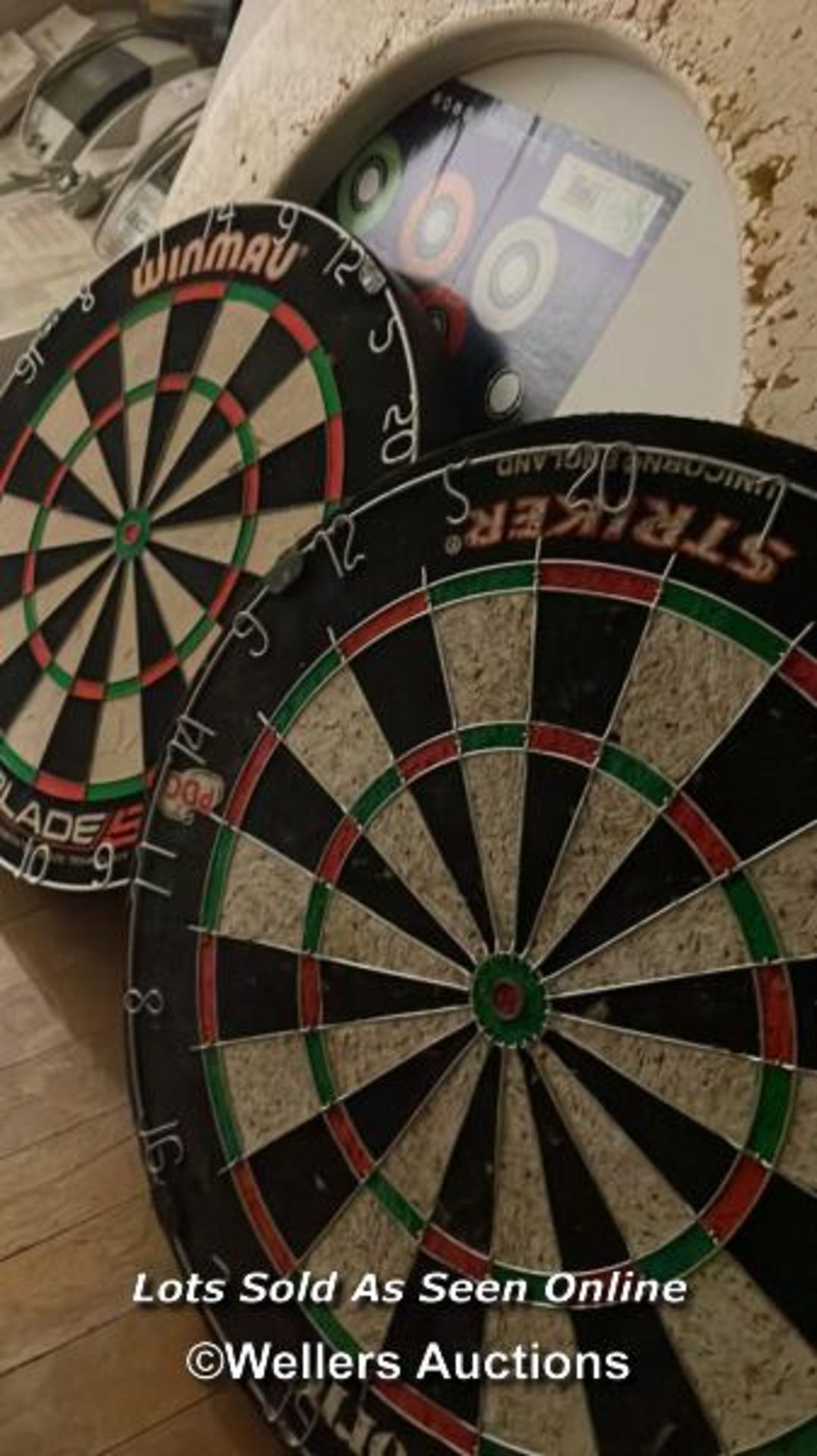 1X WINMAU BLADE 5 AND UNICORN STRIKE DARTBOARDS WITH NEW AND BOXED WINMAU SURROUND, AND ANOTHER / - Image 2 of 3