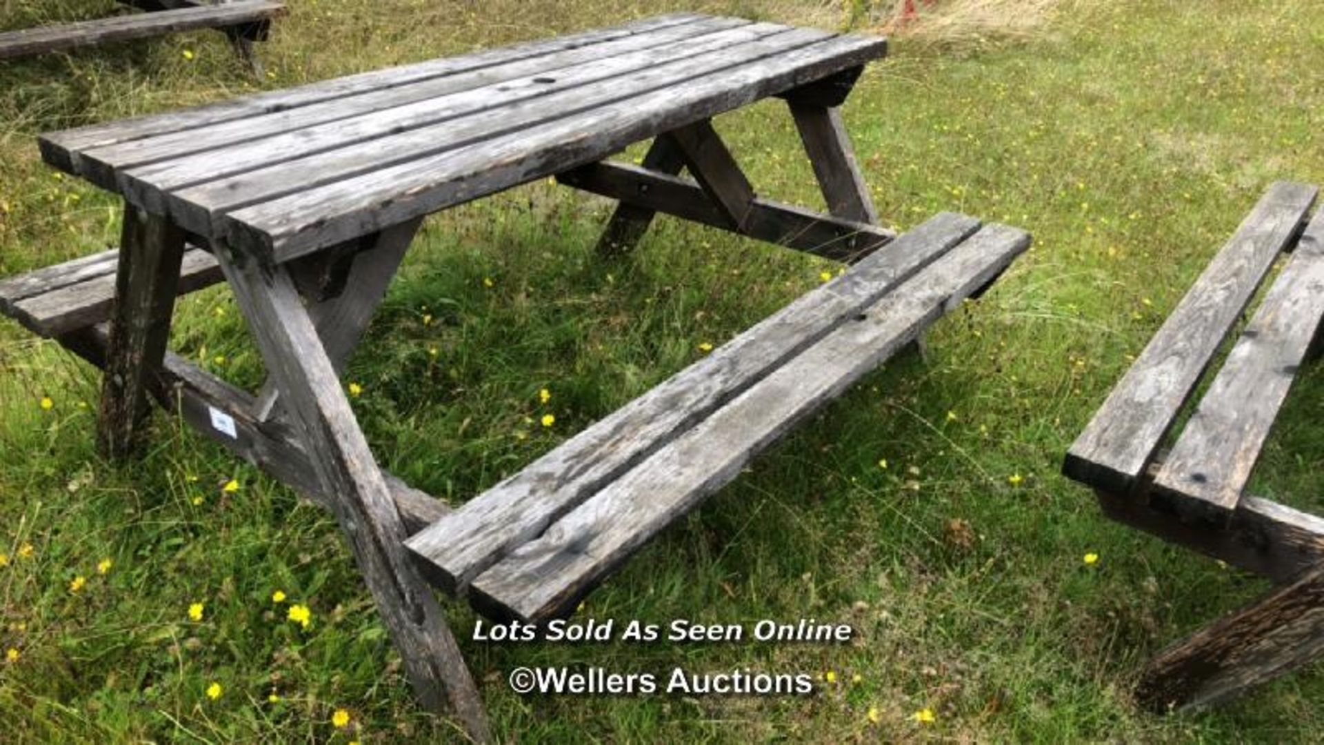 PUB GARDEN PICNIC BENCH, 73CM (H) X 146CM (L) X 138CM (D) / COLLECTION LOCATION: OLD WOKING DISTRICT