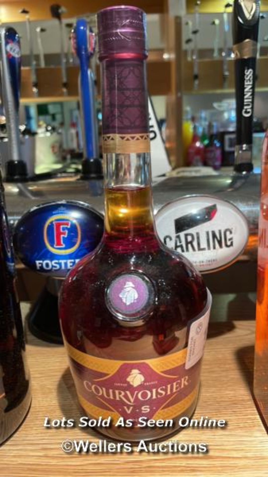 COURVOISIER V.S COGNAC, 700ML, 40% VOL / COLLECTION LOCATION: OLD WOKING DISTRICT RECREATION CLUB,