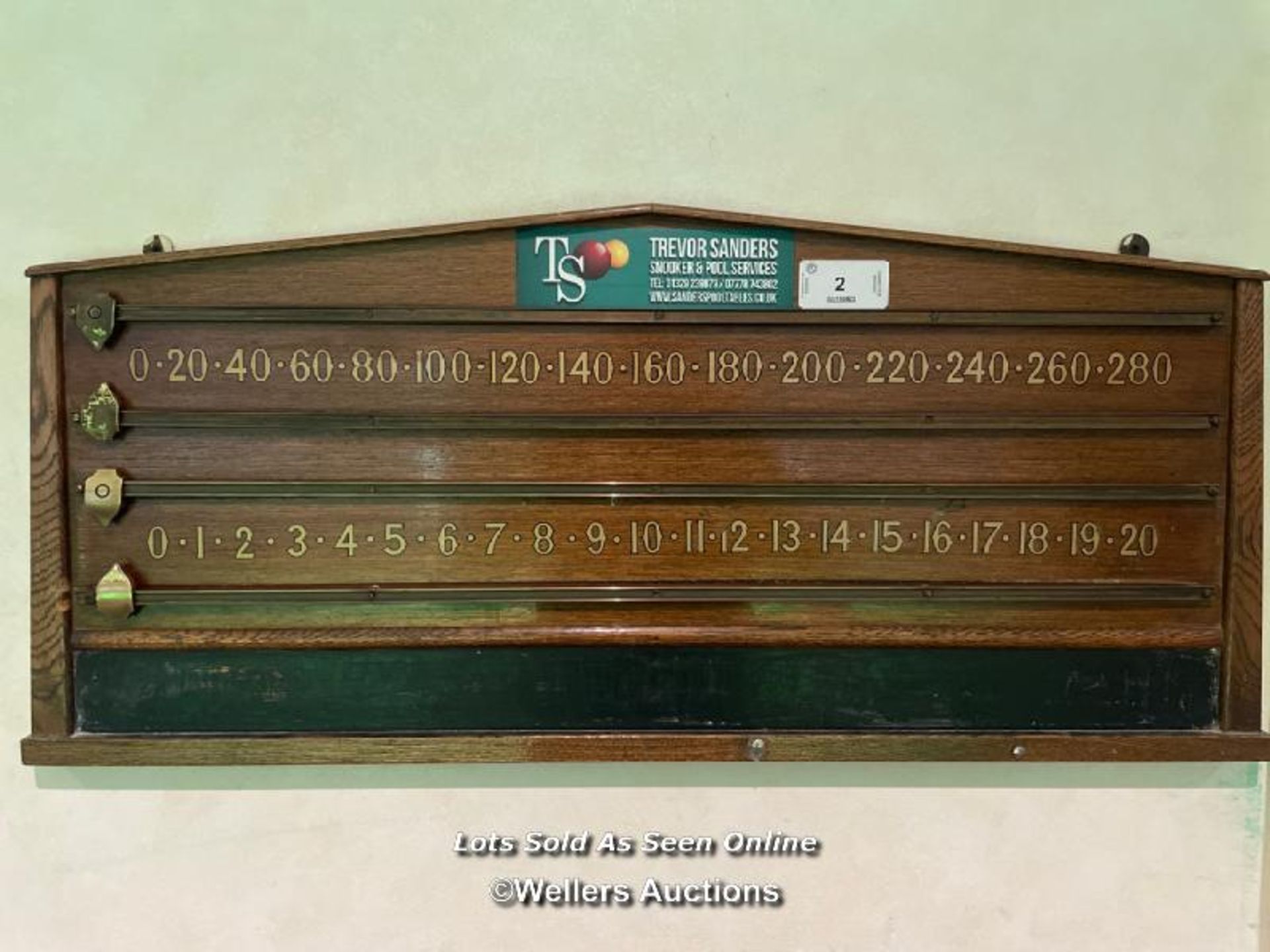 STANDARD SNOOKER SCOREBOARD AND SNOOKER CUE WALL MOUNTED RACK, 88.5CM (W) X 40CM (H) / COLLECTION