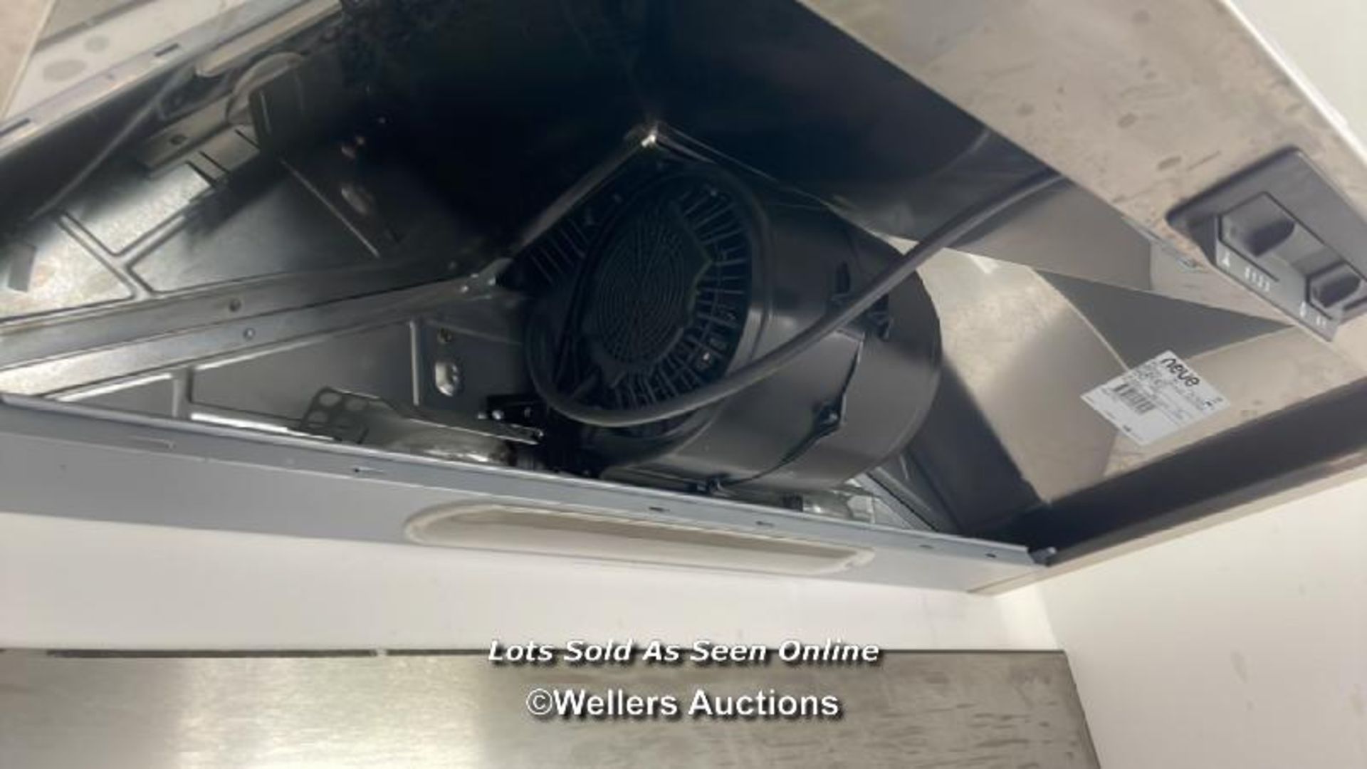 NEUE CMH901SS EXTRACTOR FAN, INCL. GRILLS, BUYER TO DISMANTLE AND REMOVE, MUST SUPPLY SUITABLE - Bild 2 aus 3