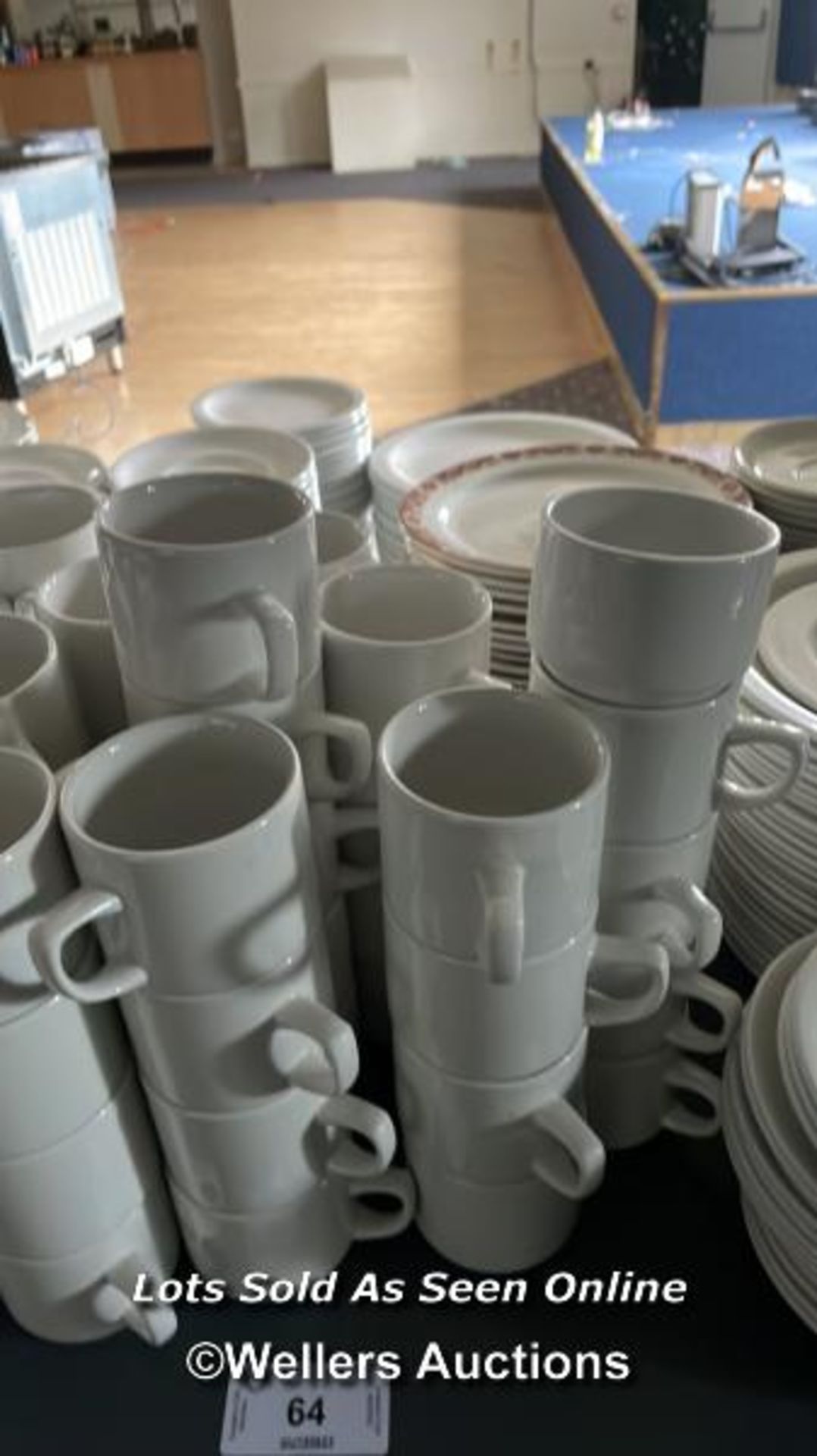 LARGE QUANTITY OF PLATES, SAUCERS AND MUGS / COLLECTION LOCATION: OLD WOKING DISTRICT RECREATION - Image 4 of 5