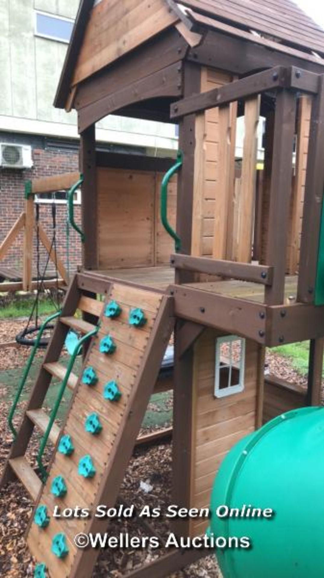 BACKYARD DISCOVERY CHILDREN'S ADVENTURE PLAY AREA, WITH 3X SWINGS, 2X SLIDES, BBQ AREA AND ROCK - Bild 4 aus 8
