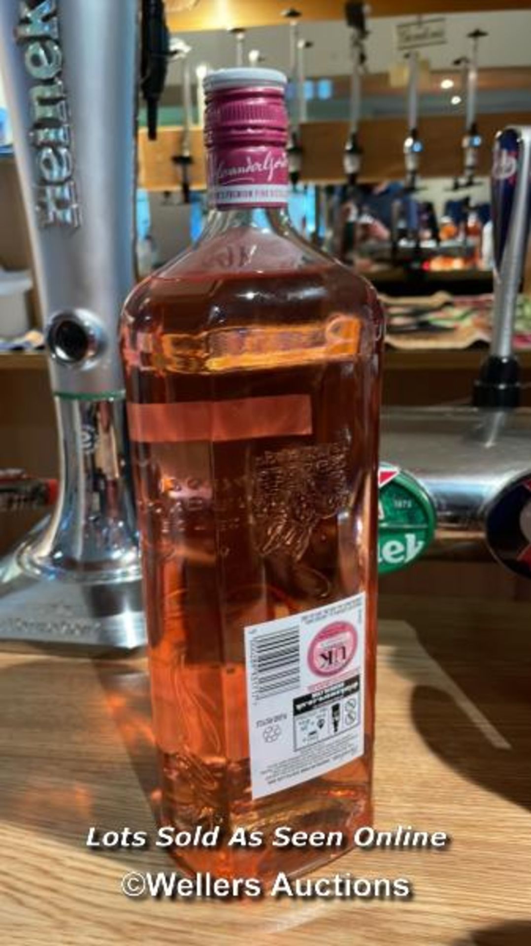 GORDON'S PREMIUM PINK GIN, 1.5L, 37.5% VOL / COLLECTION LOCATION: OLD WOKING DISTRICT RECREATION - Bild 2 aus 2