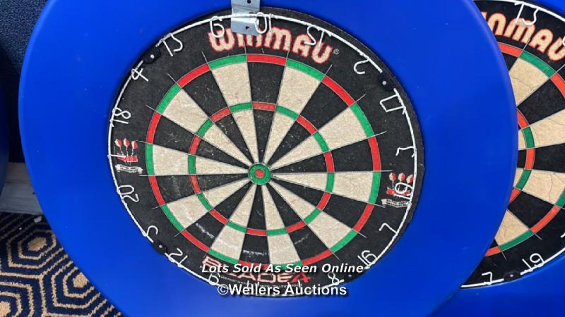 2X WINMAU BLADE 4 DART BOARDS WITH SURROUNDS / COLLECTION LOCATION: OLD WOKING DISTRICT - Bild 2 aus 3