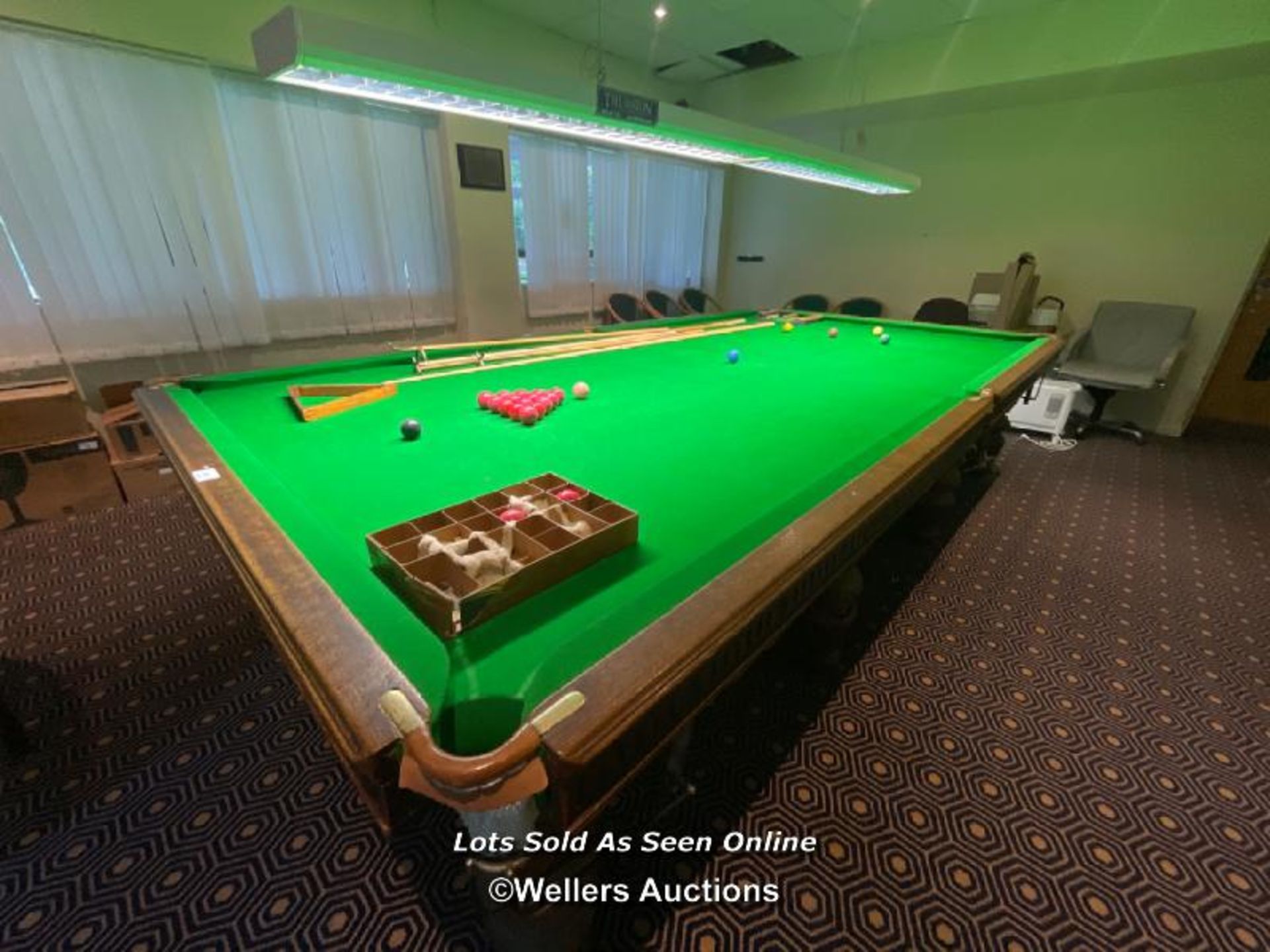 FULL SIZED SNOOKER TABLE BY THURSTON & CO. LTD, FITTED WITH THE LATEST STANDFAST LOW FAST MATCH