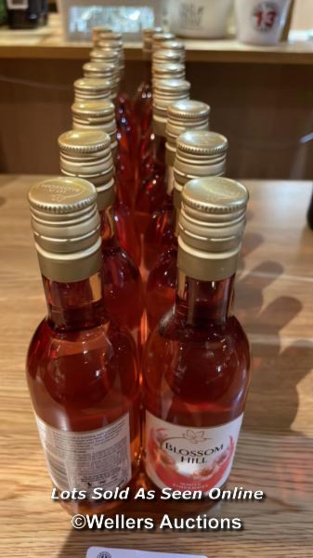 18X BLOSSOM HILL WHITE ZINFANDEL ROSE, 187ML, 10% VOL / COLLECTION LOCATION: OLD WOKING DISTRICT - Image 2 of 2