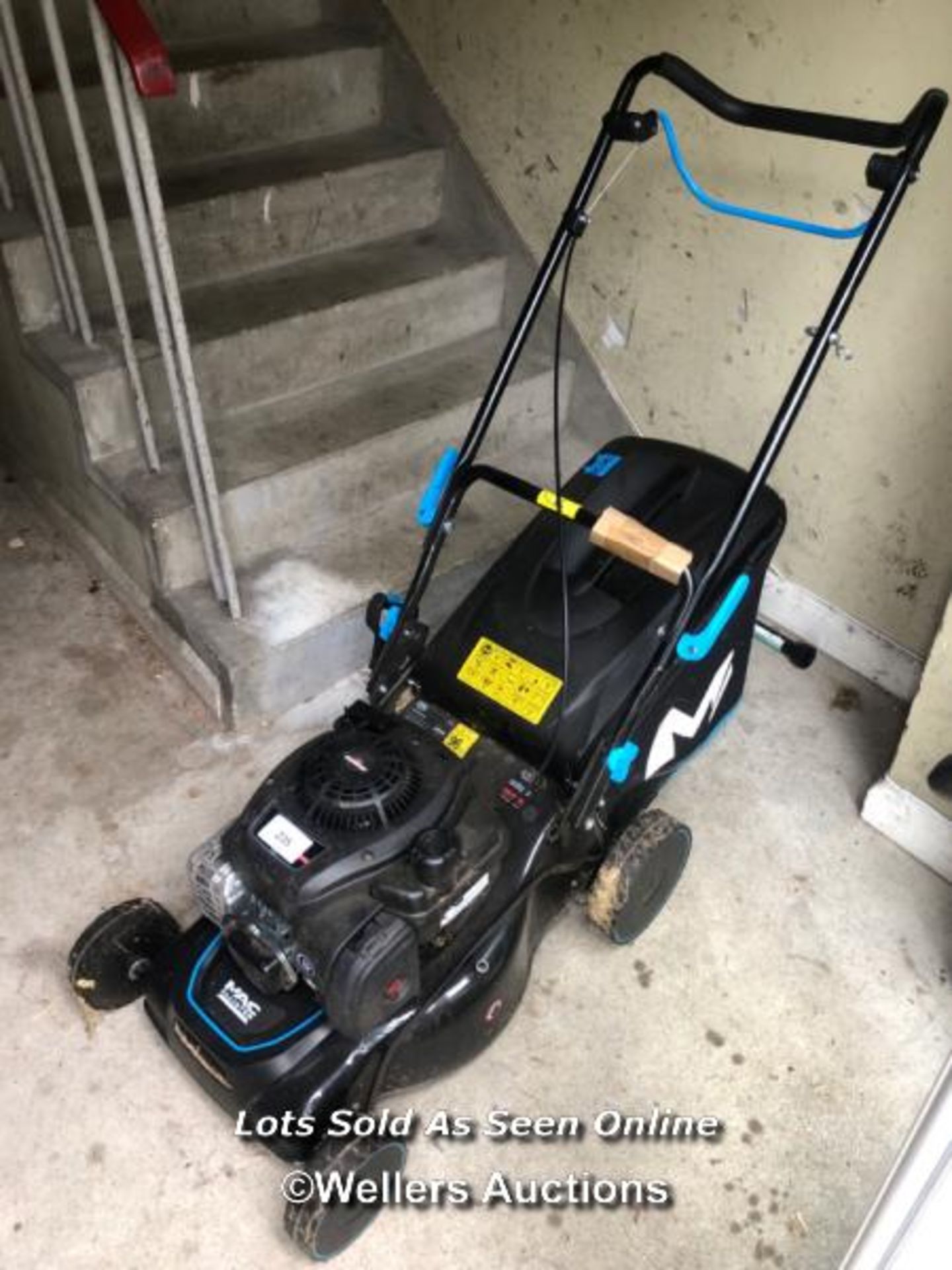 MACALLISTER PETROL LAWNMOWER WITH BRIGGS AND STRATTON 300E PRIME AND PULL MOTOR / COLLECTION