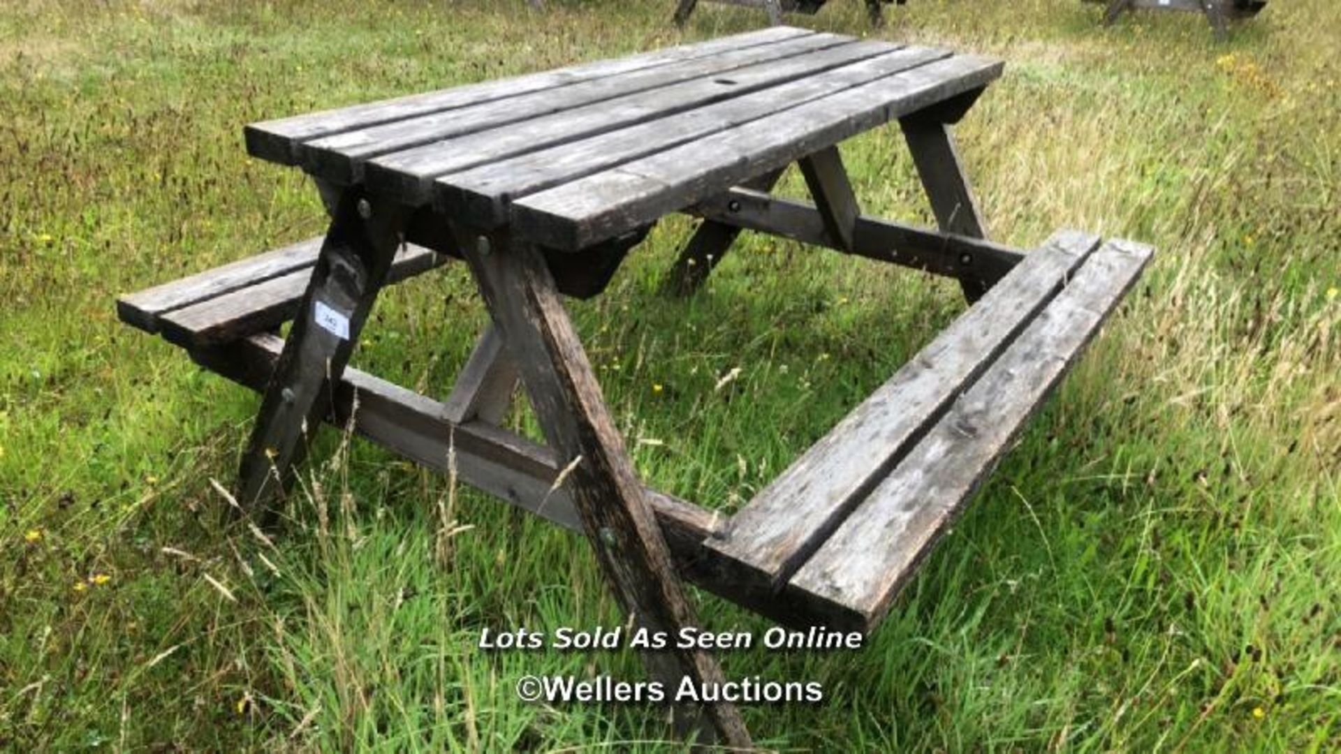 PUB GARDEN PICNIC BENCH, 75CM (H) X 146CM (L) X 127CM (D) / COLLECTION LOCATION: OLD WOKING DISTRICT