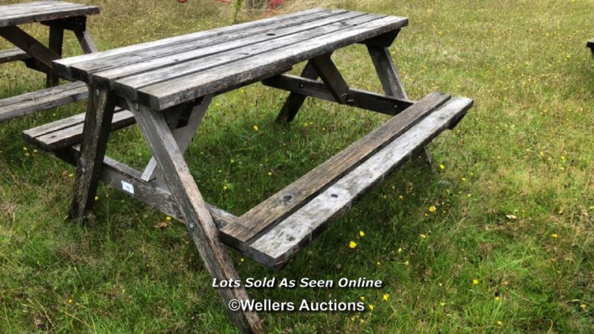 PUB GARDEN PICNIC BENCH, 75CM (H) X 146CM (L) X 127CM (D) / COLLECTION LOCATION: OLD WOKING DISTRICT