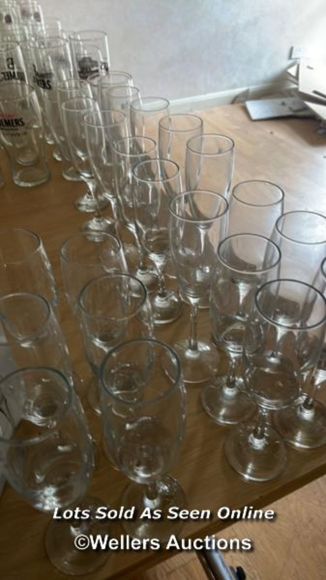APPROX. 100X CHAMPAGNE FLUTES / COLLECTION LOCATION: OLD WOKING DISTRICT RECREATION CLUB, 33 - Image 4 of 4