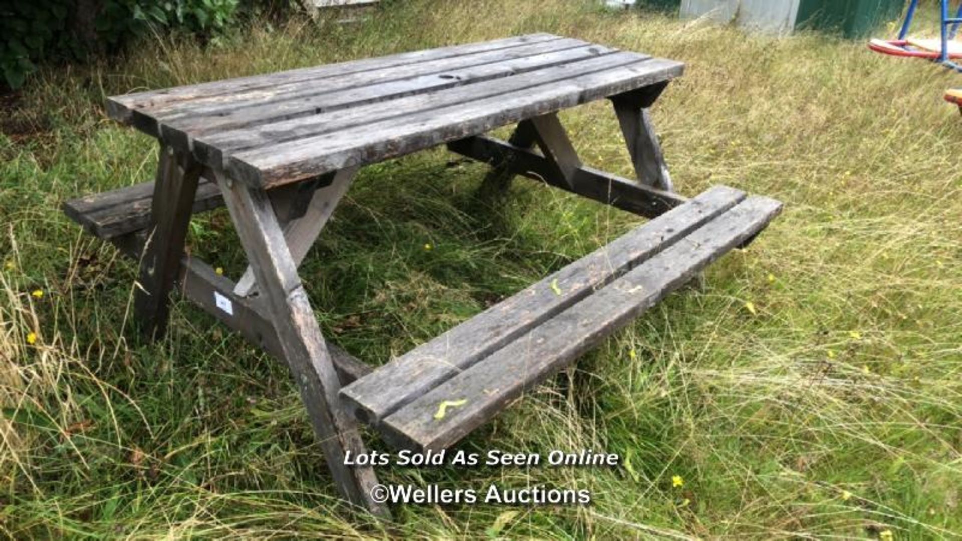 PUB GARDEN PICNIC BENCH, 75CM (H) X 146CM (L) X 127CM (D) / COLLECTION LOCATION: OLD WOKING DISTRICT