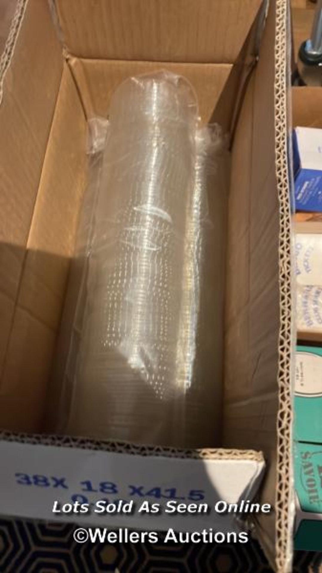 LARGE QUANTITY OF PLASTIC CUPS, PAPER STRAWS AND WINE GLASSES / COLLECTION LOCATION: OLD WOKING - Image 2 of 4