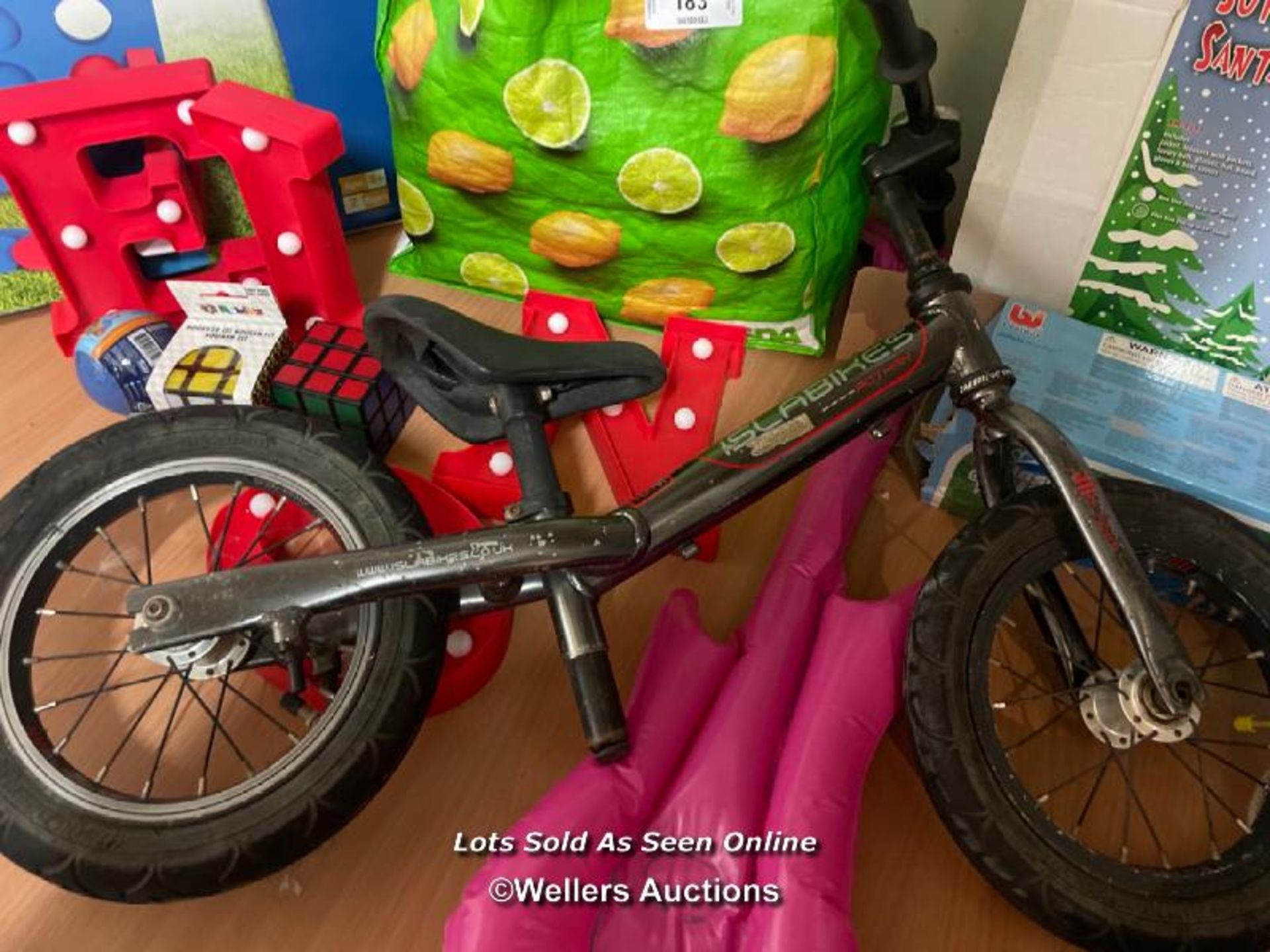 ASSORTED TOYS AND OUTDOOR GAMES INCL. BIKE, GIANT 4 IN A ROW AND SANTA SUIT / COLLECTION LOCATION: - Image 2 of 4