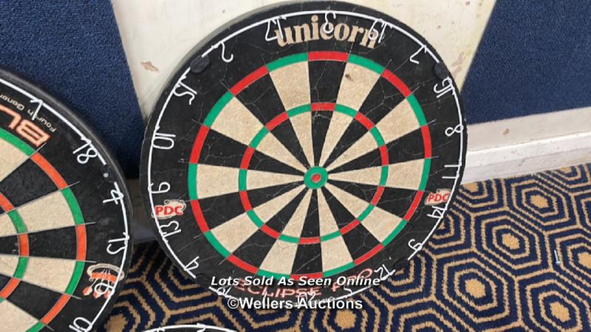 3X DARTBOARDS INCLUDING WINMAU BLADE 4/5 AND UNICORN ECLIPSE PRO, WITHOUT SURROUNDS / COLLECTION - Image 4 of 4