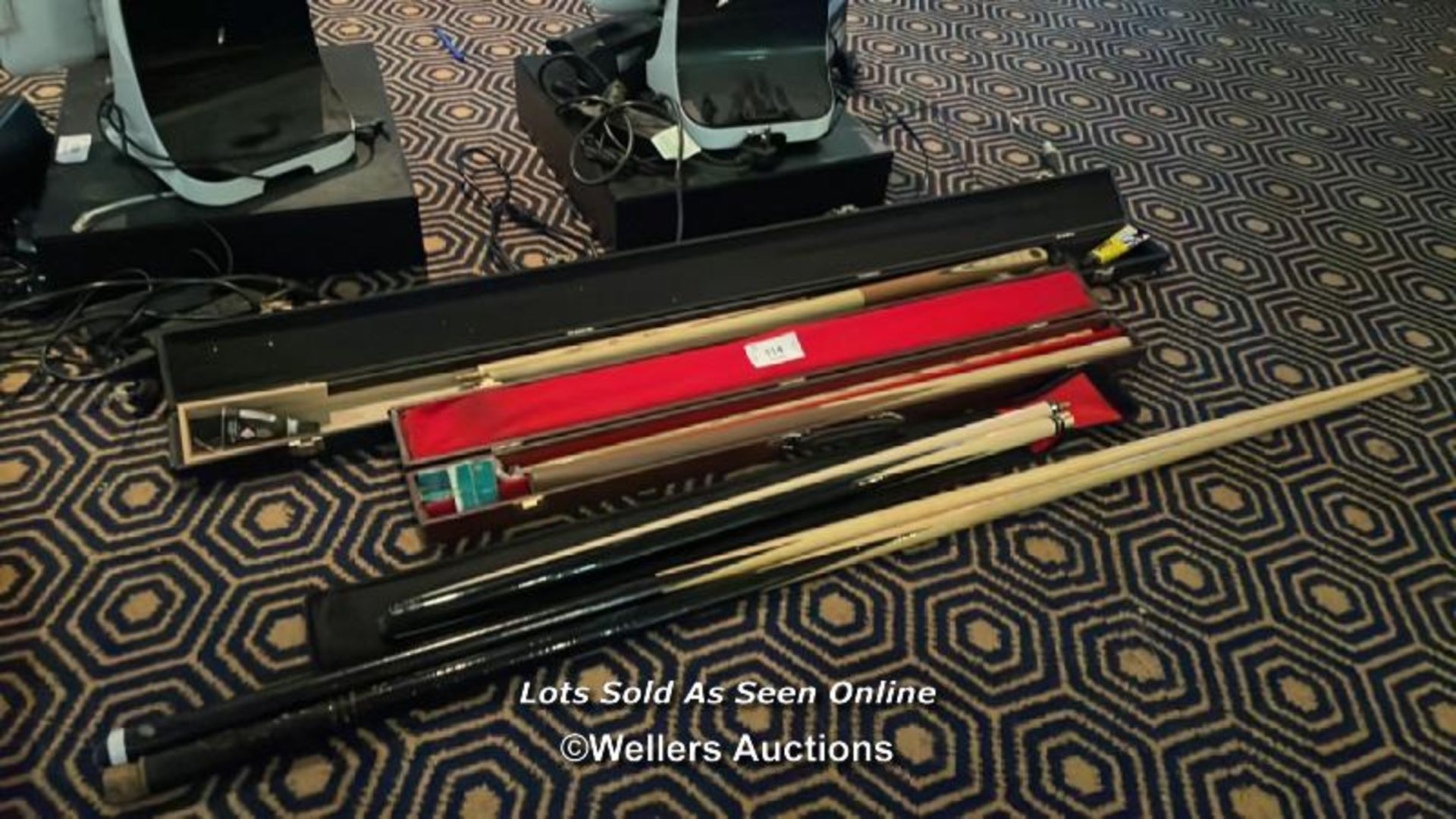 4X ASSORTED POOL AND SNOOKER CUES INCL. BCE CUSTOM CUE AND MORE / COLLECTION LOCATION: OLD WOKING