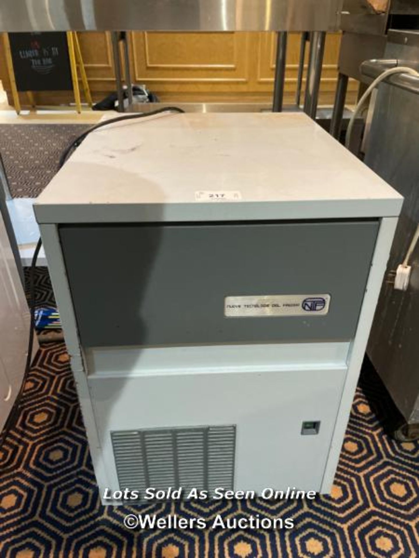 NTF SL70 ICE MAKER, 220-240V, 69CM (H) X 49.5CM (W) X 59CM (D) / COLLECTION LOCATION: OLD WOKING