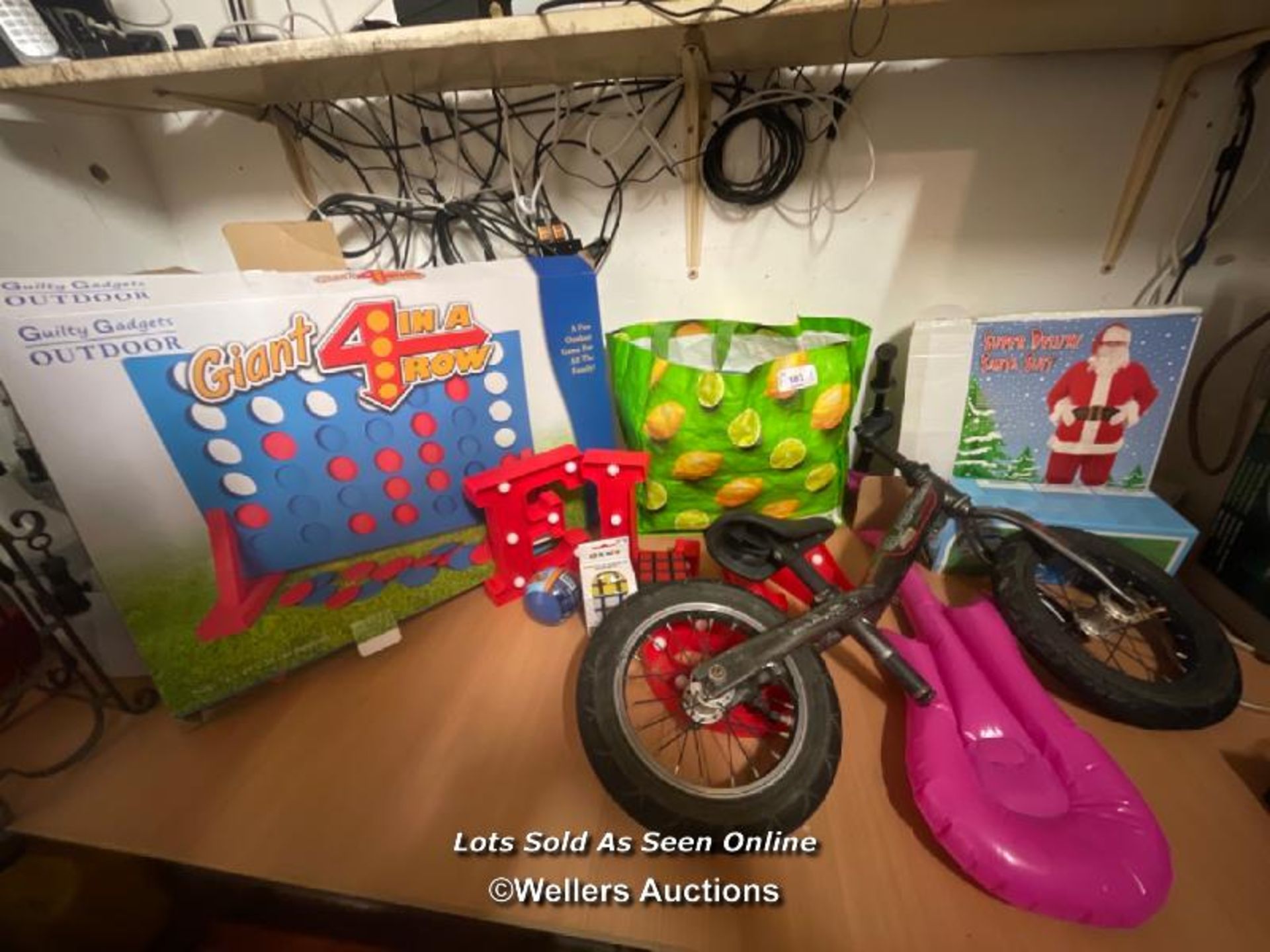 ASSORTED TOYS AND OUTDOOR GAMES INCL. BIKE, GIANT 4 IN A ROW AND SANTA SUIT / COLLECTION LOCATION: