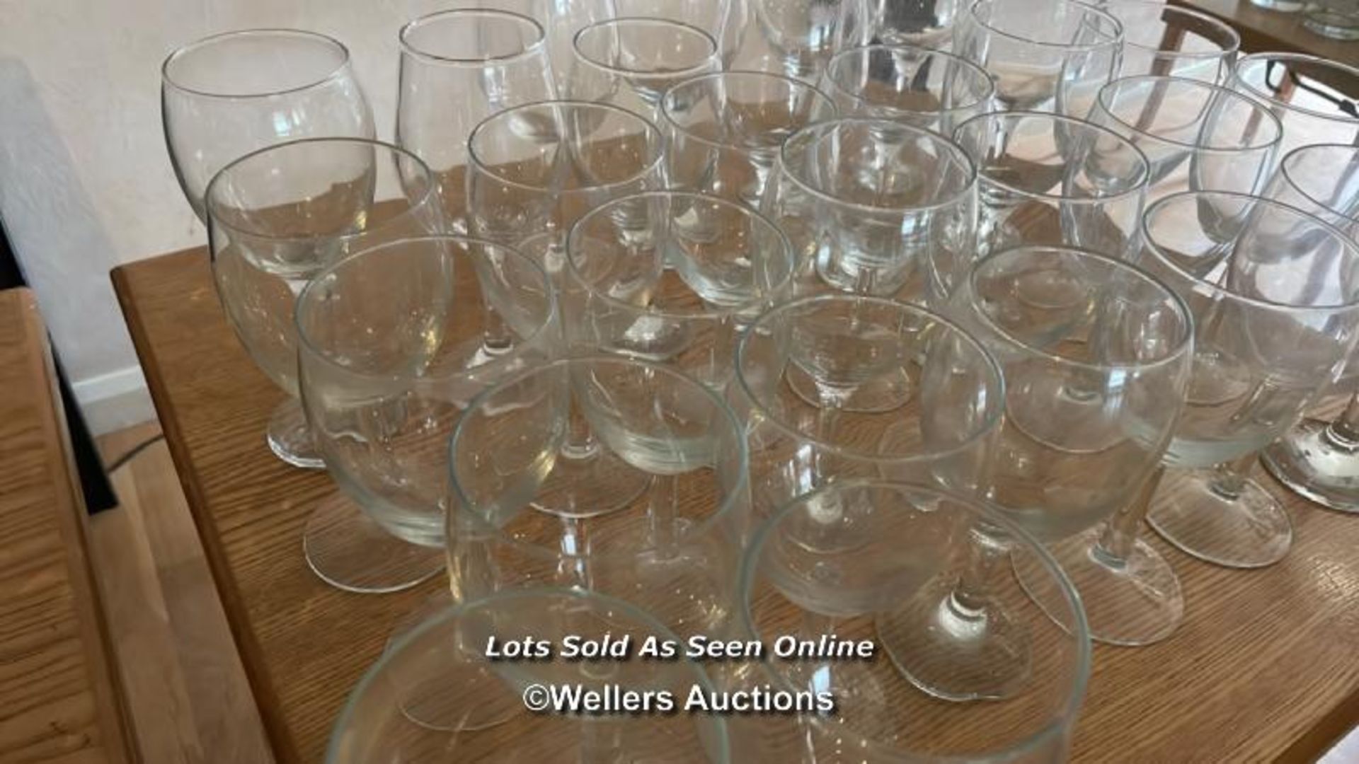 APPROX. 70X PINT AND WINE GLASSES / COLLECTION LOCATION: OLD WOKING DISTRICT RECREATION CLUB, 33 - Image 3 of 3