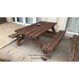 PUB GARDEN PICNIC BENCH, 69CM (H) X 140CM (L) X 151.5CM (D) / COLLECTION LOCATION: OLD WOKING